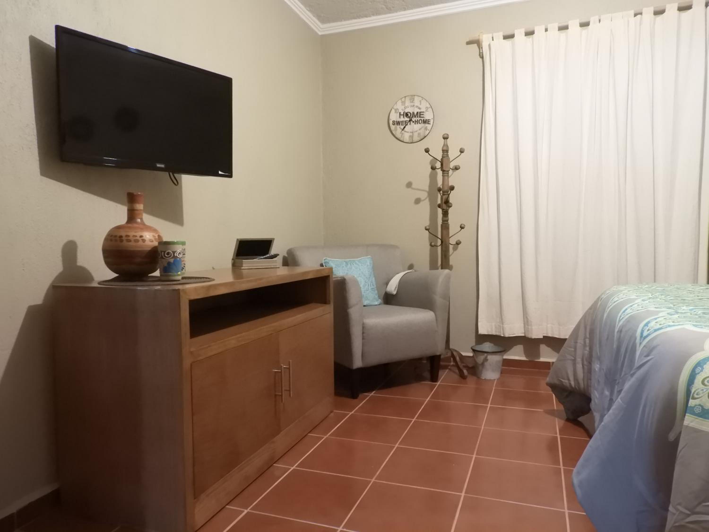 Studio Apartment - Photo 12