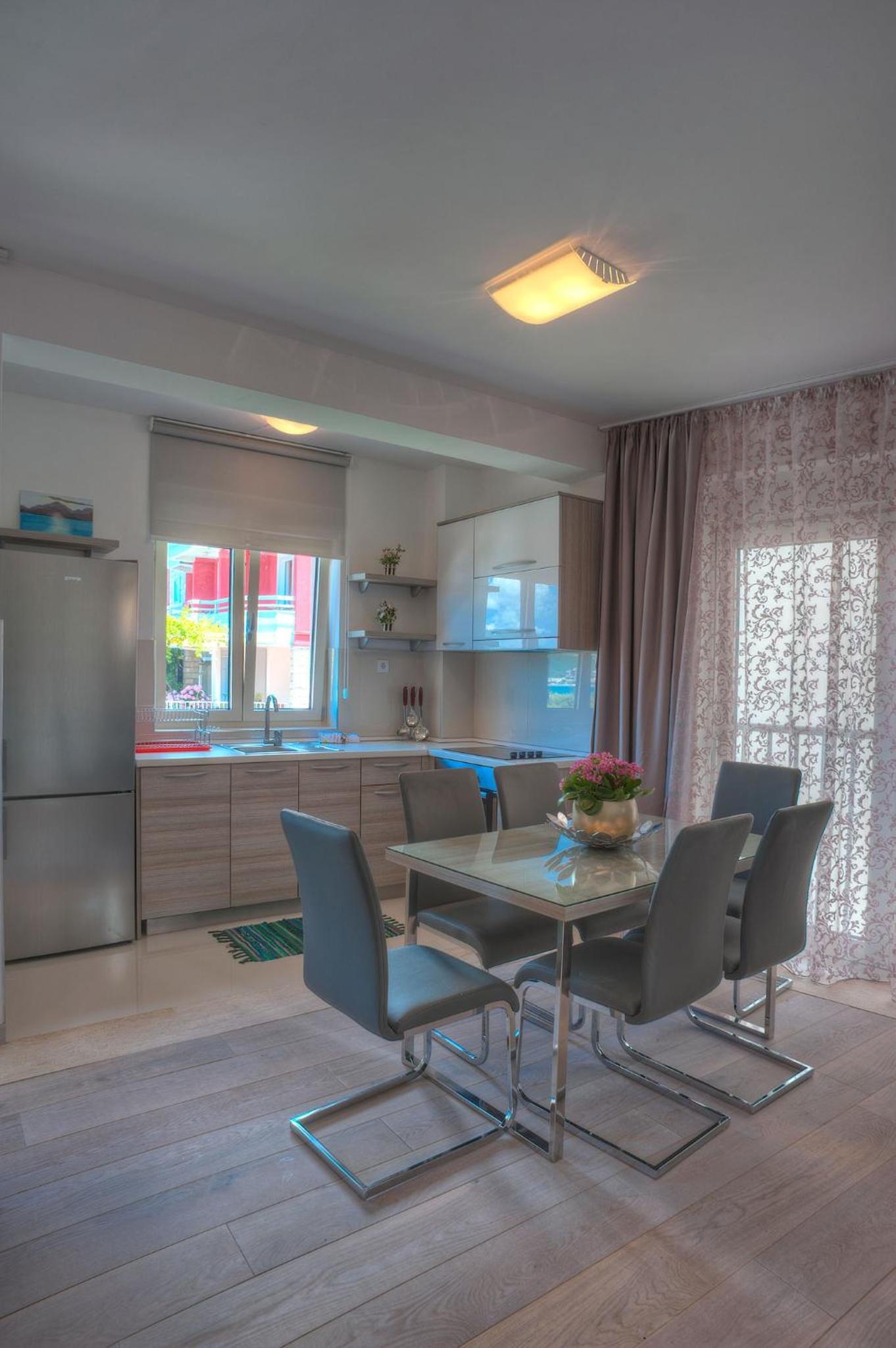 Two-Bedroom Apartment with Terrace and Sea View photo 3