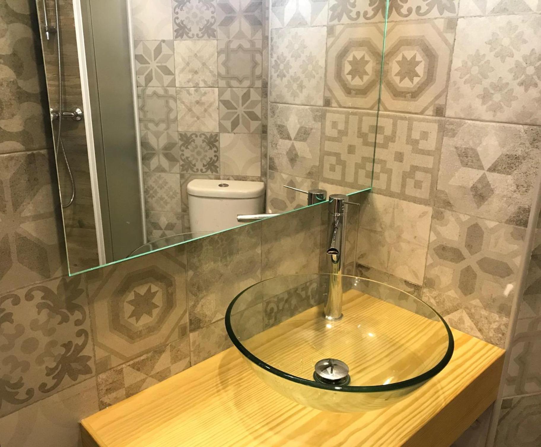 Double or Twin Room with Shower - Photo 8