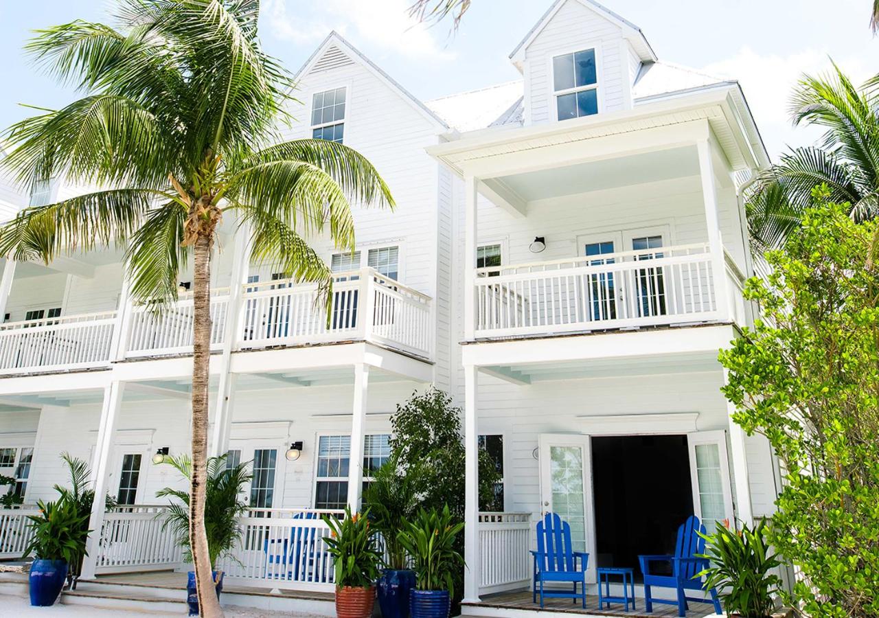 Three-Bedroom Villa Waterfront - Photo 8