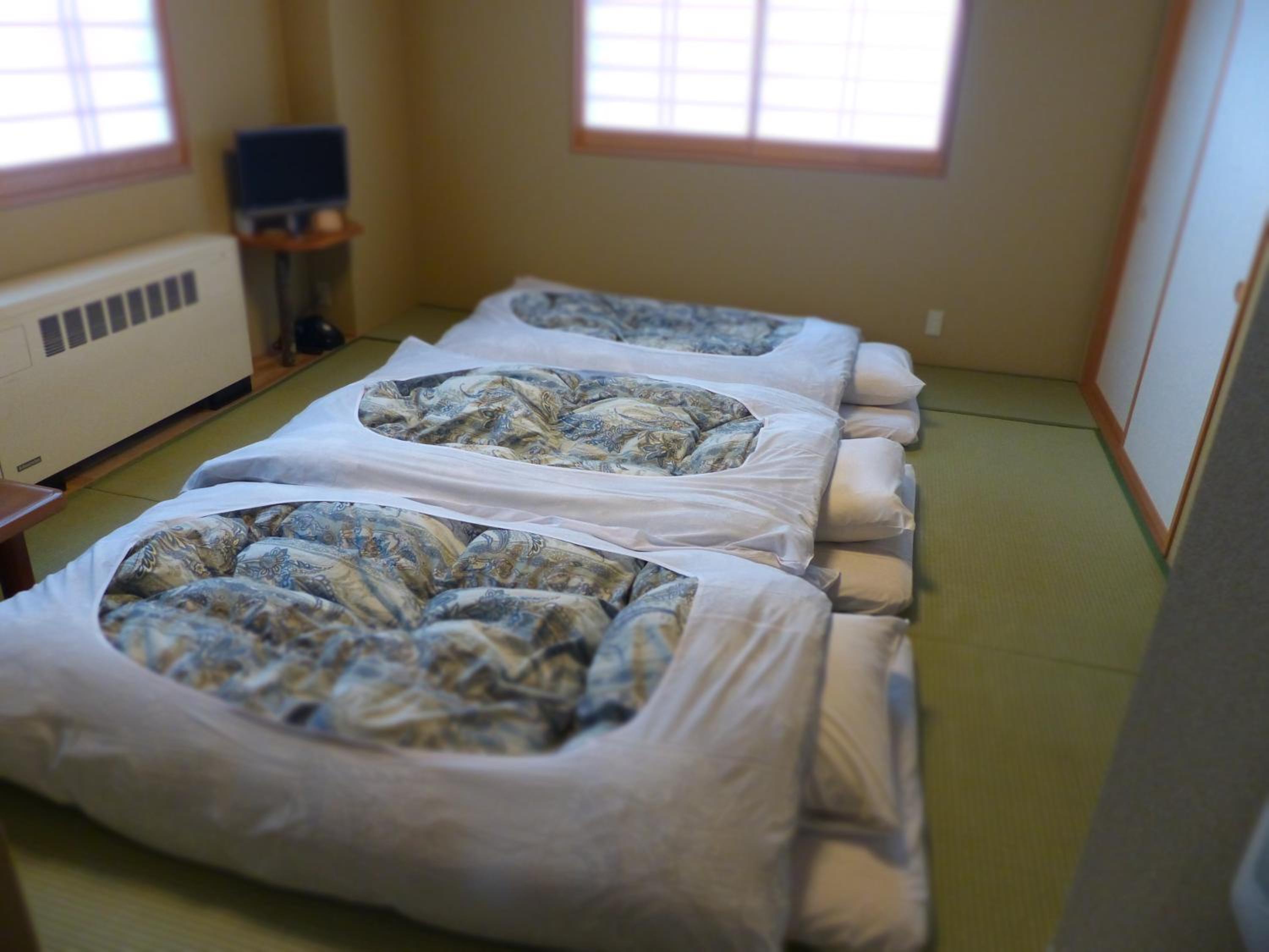 Japanese-Style Family Room with Private Toilet photo 3