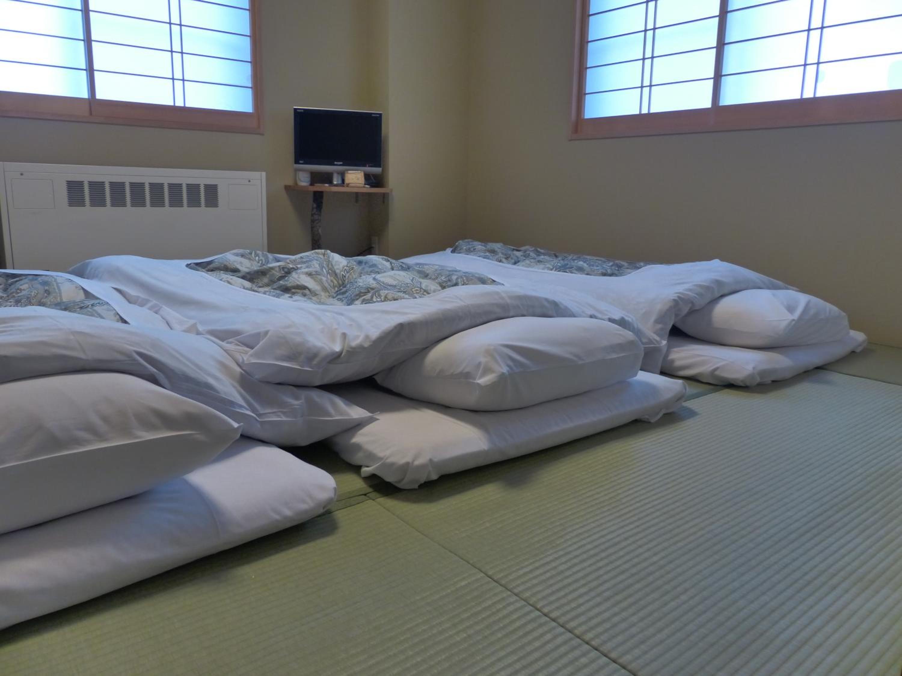Japanese-Style Family Room with Private Toilet photo 2