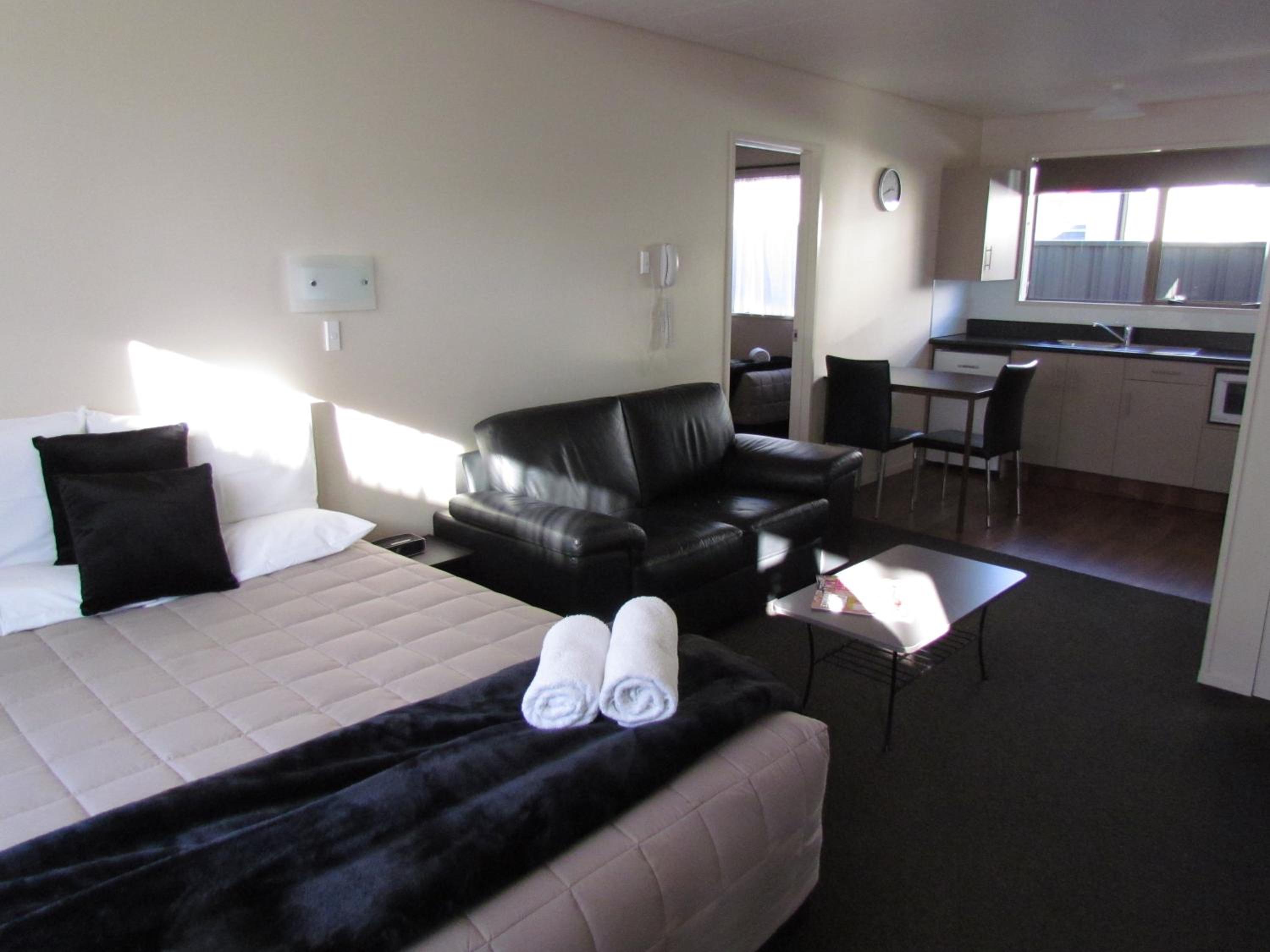One-Bedroom Apartment - Photo 4