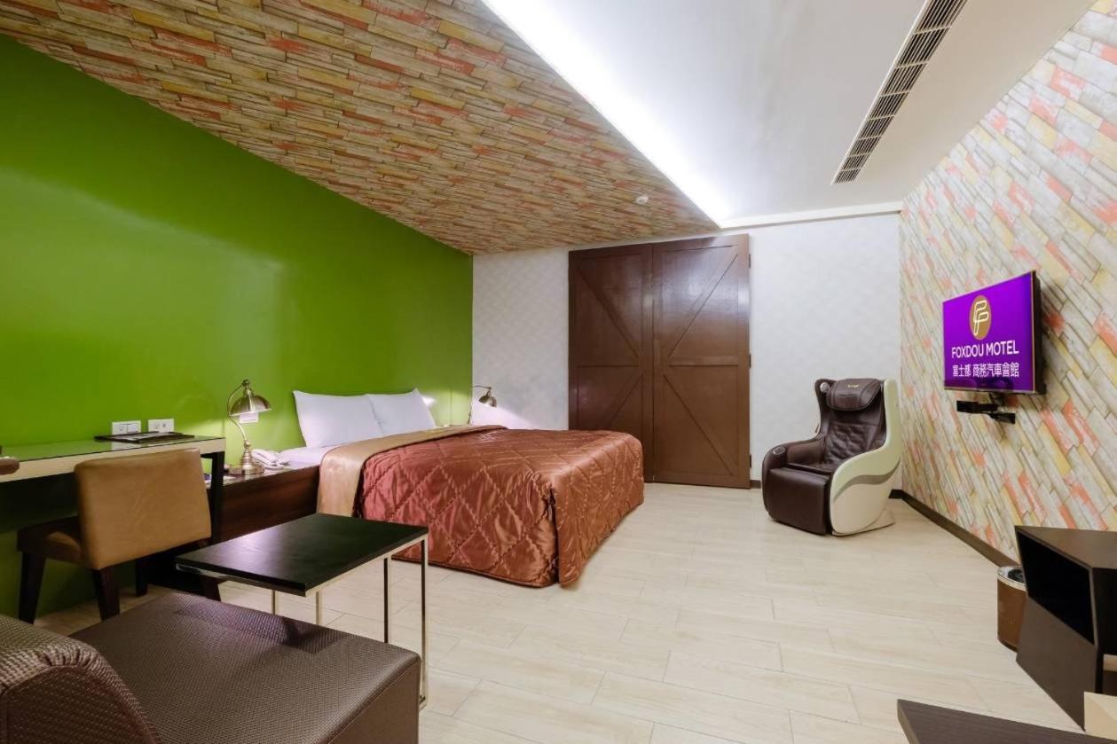 Deluxe Queen Room