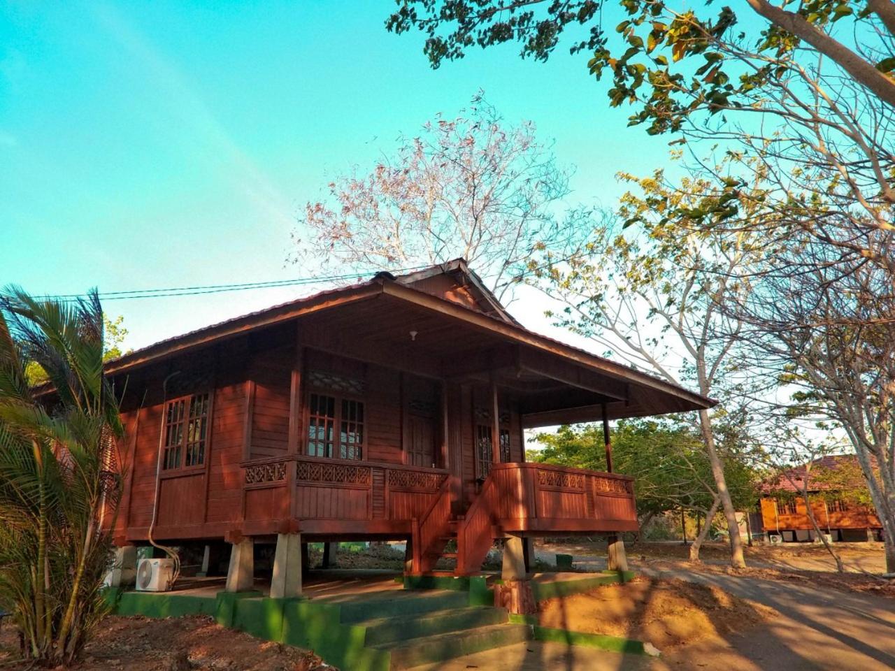 Bungalow with Sea View photo 2