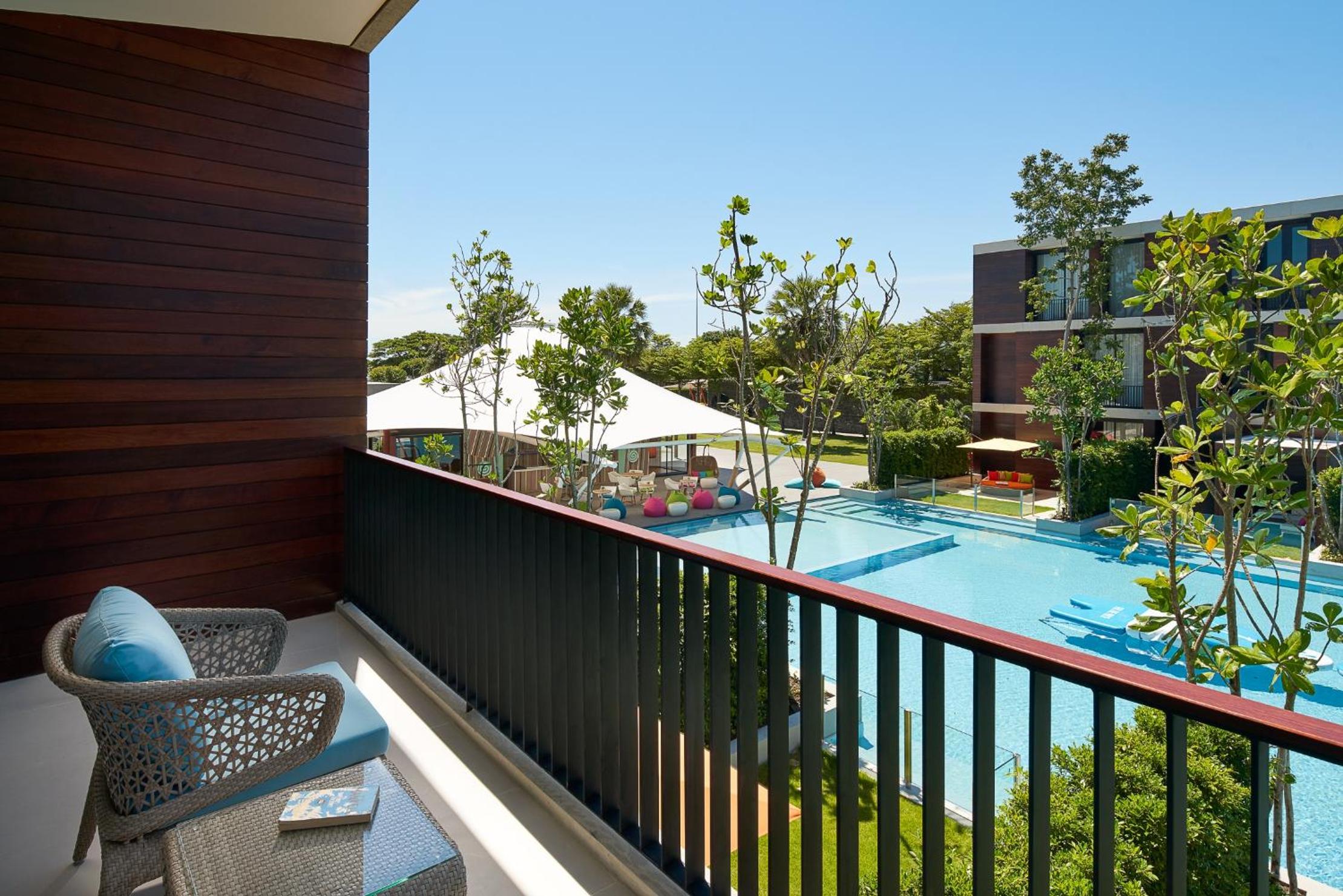 So Twin Studio with Pool View photo 2