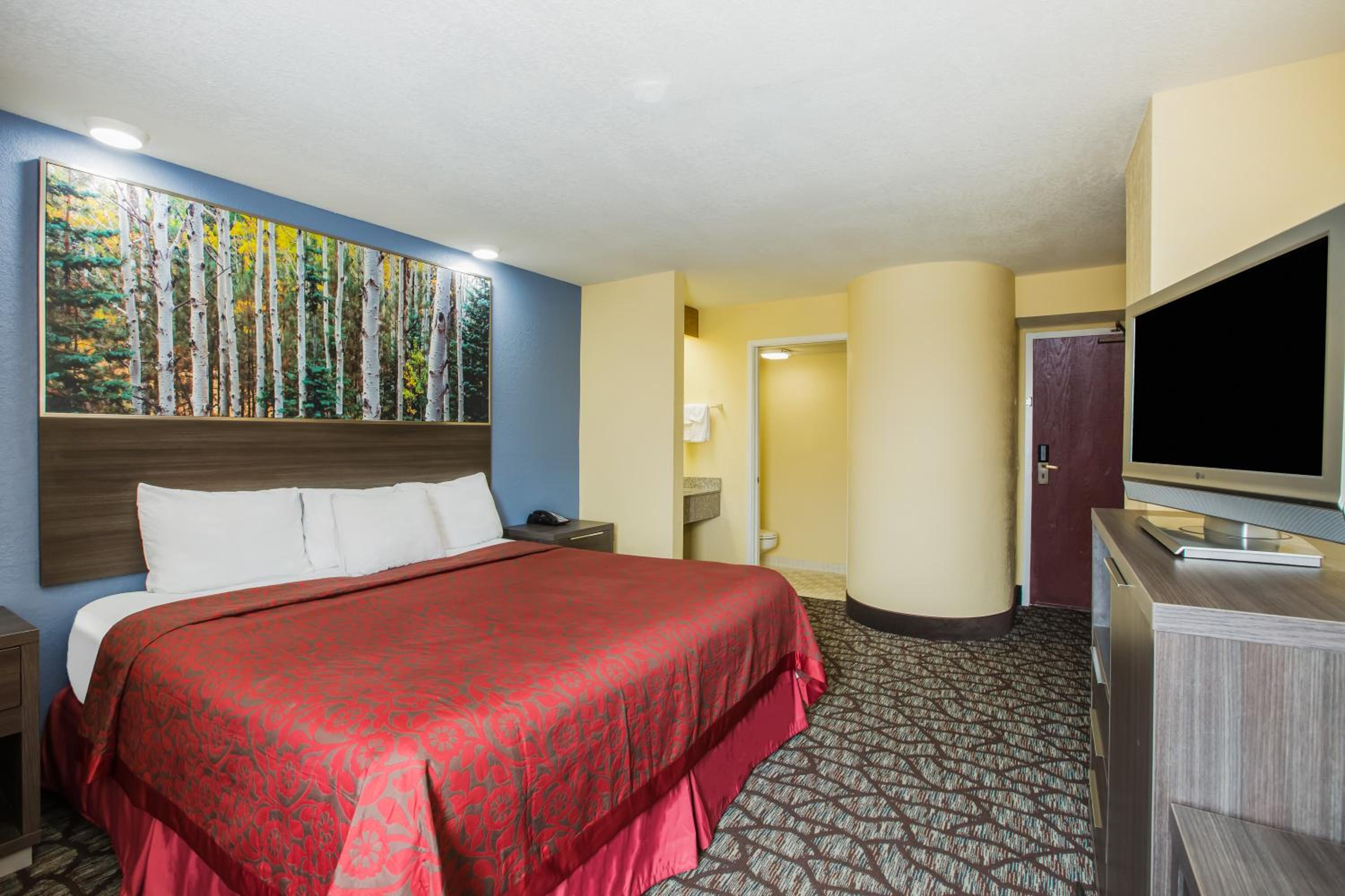 King Room - Non-Smoking - Photo 6