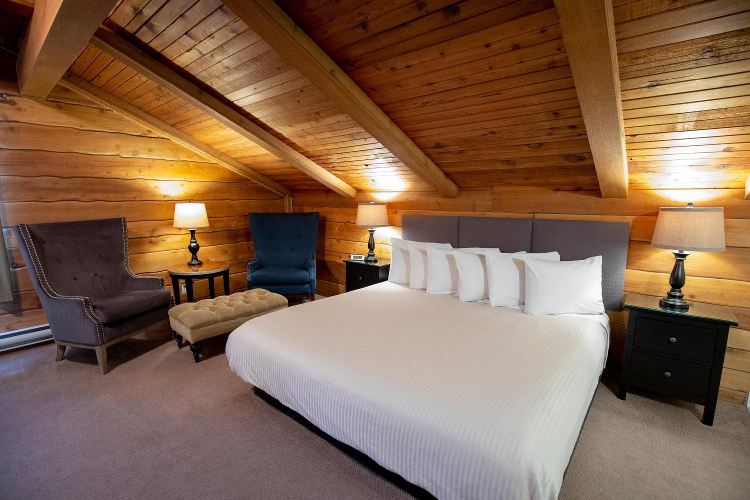 Deluxe King Room photo 1