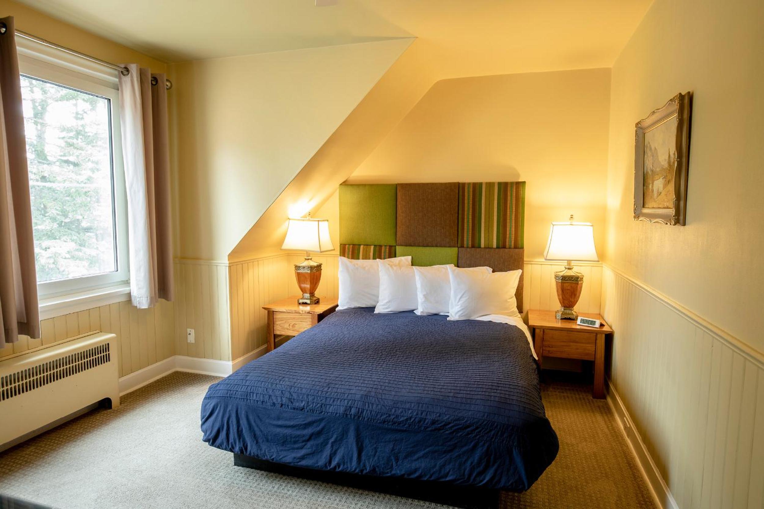 Queen Room photo 1