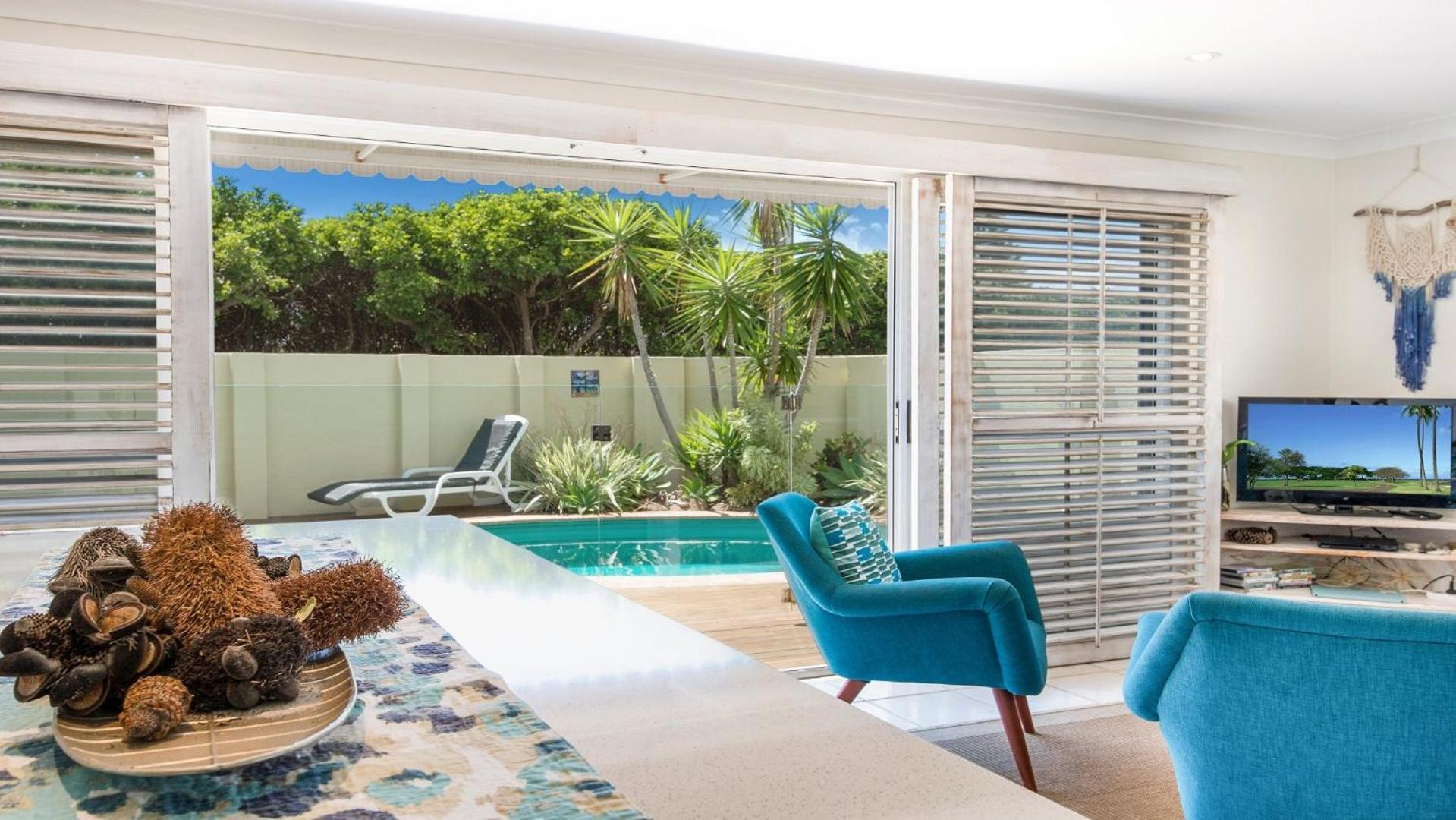 Apartment with Pool View photo 2