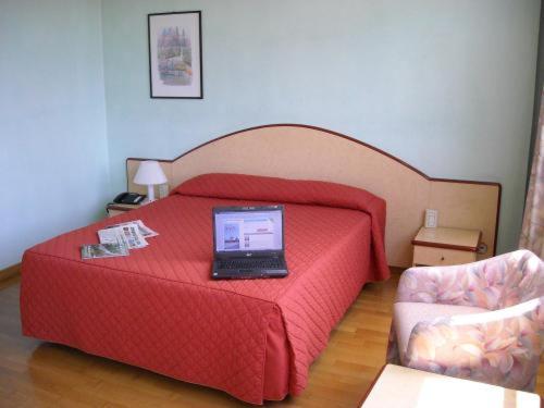 Family Room (2 Adults + 2 Children)