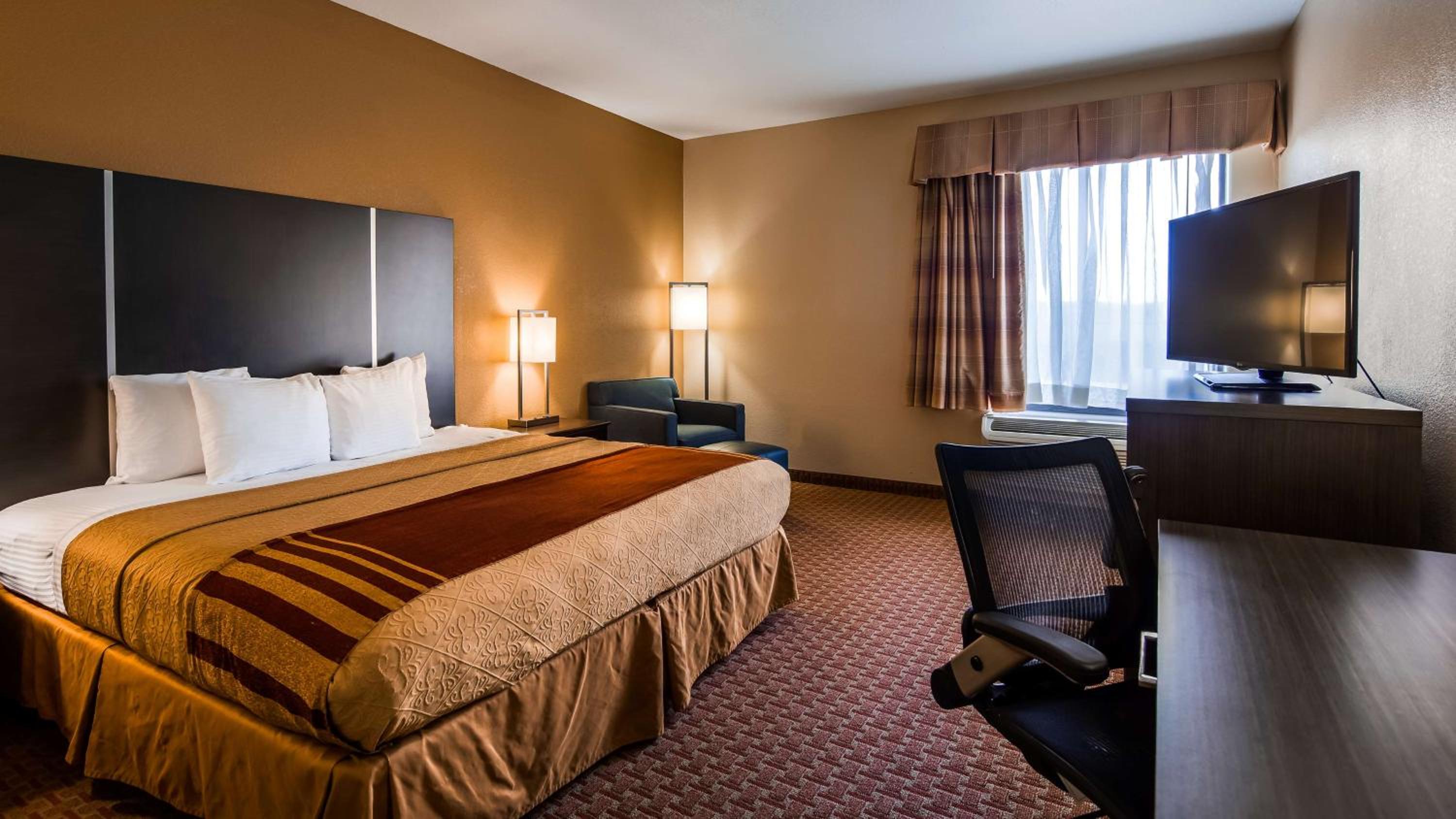 King Suite - Disability Access - Photo 1