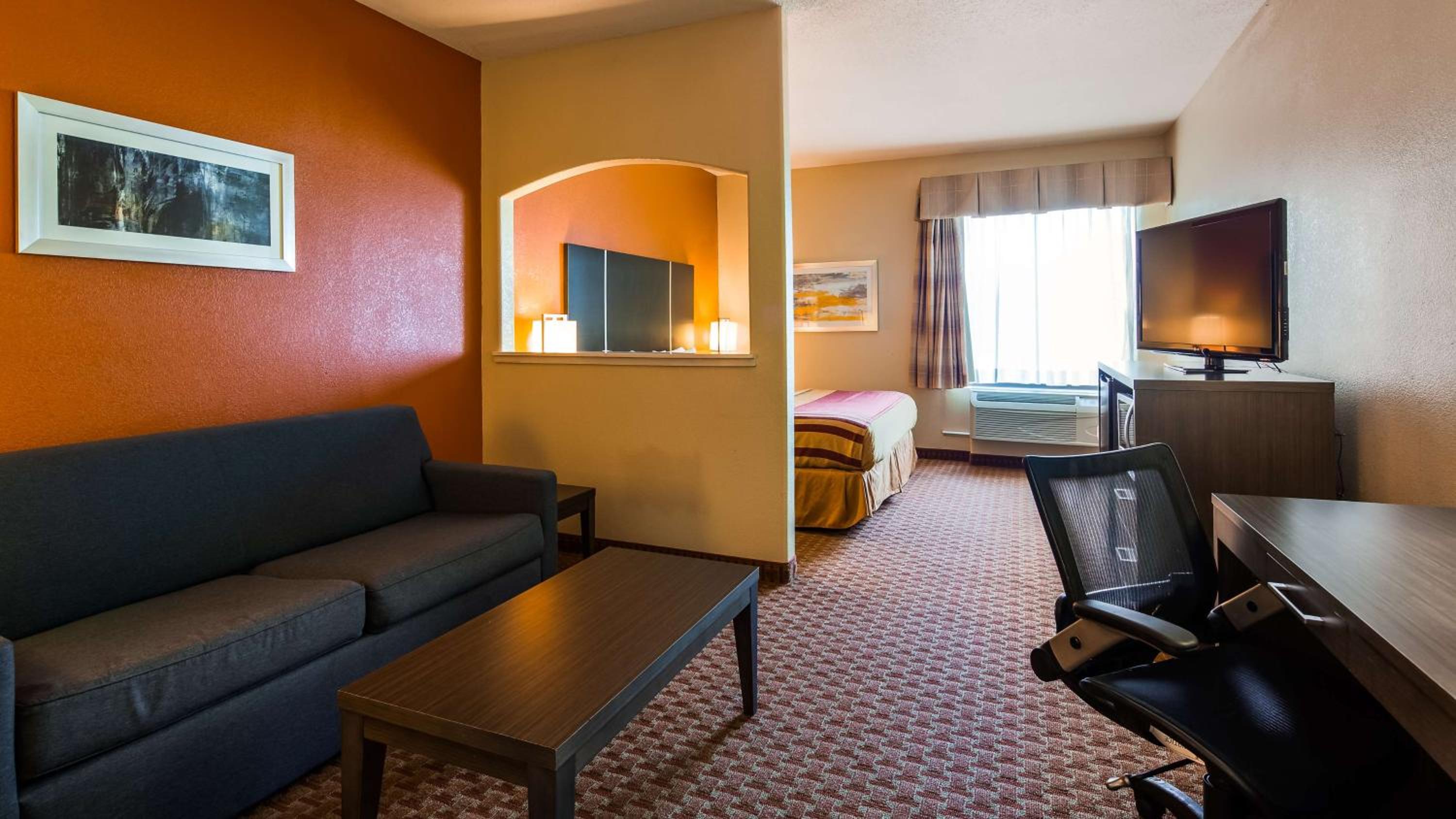 King Suite - Disability Access - Photo 4