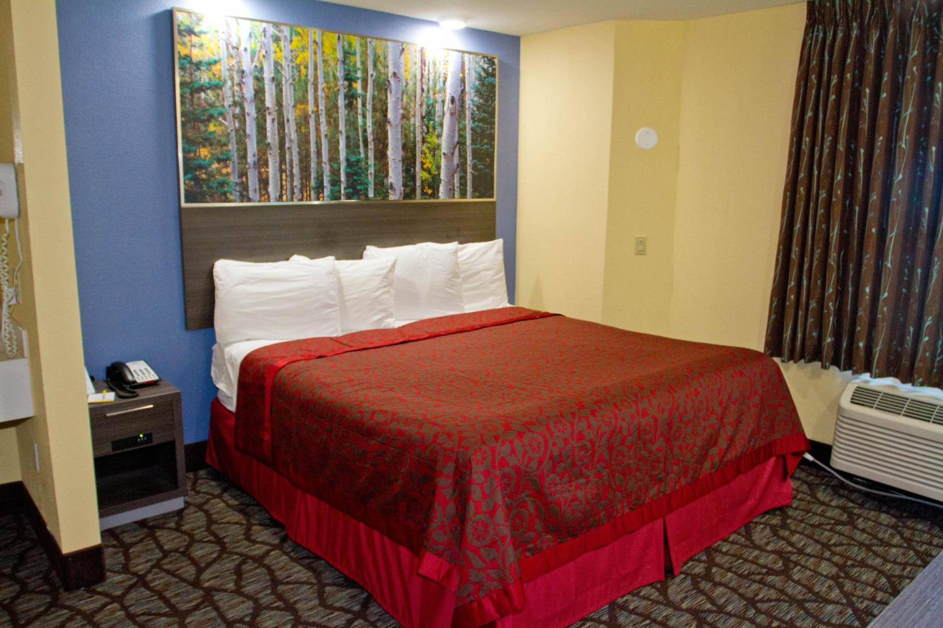 King Room - Non-Smoking - Photo 7
