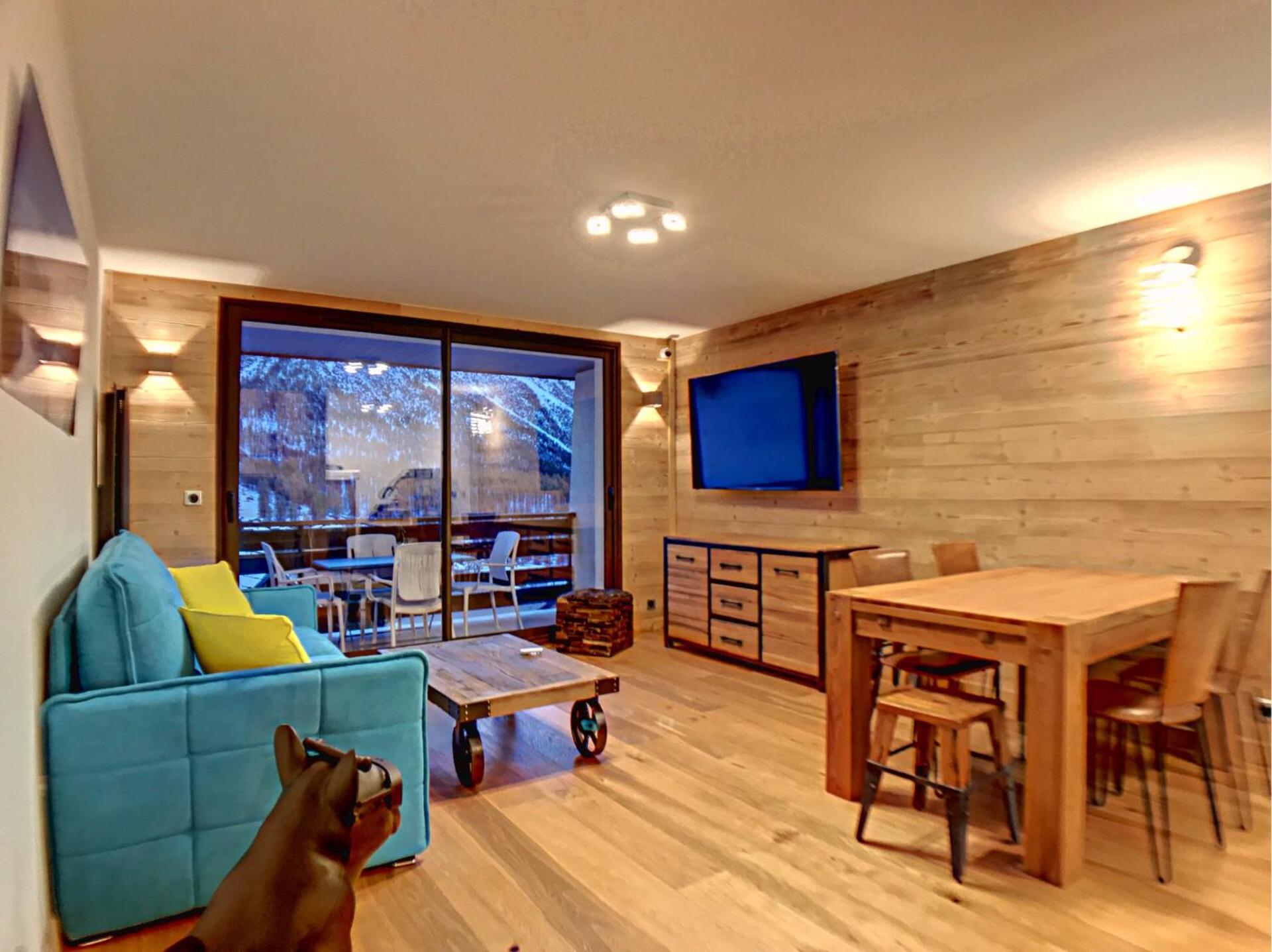 Apartment with Mountain View photo 2