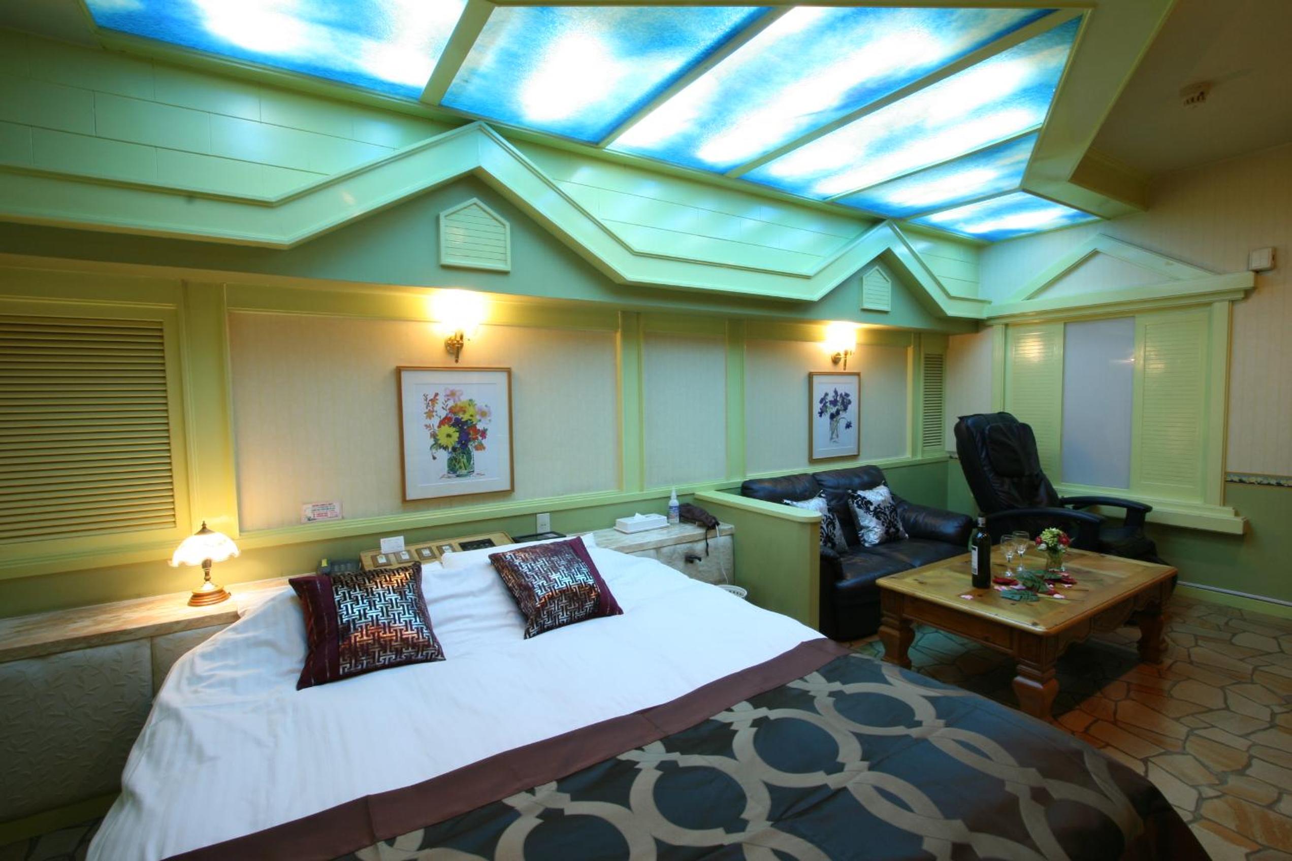 Double Room - Photo 15