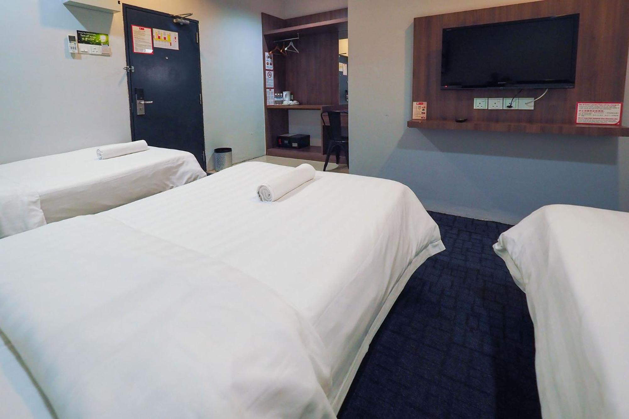 Deluxe Triple Room photo 2