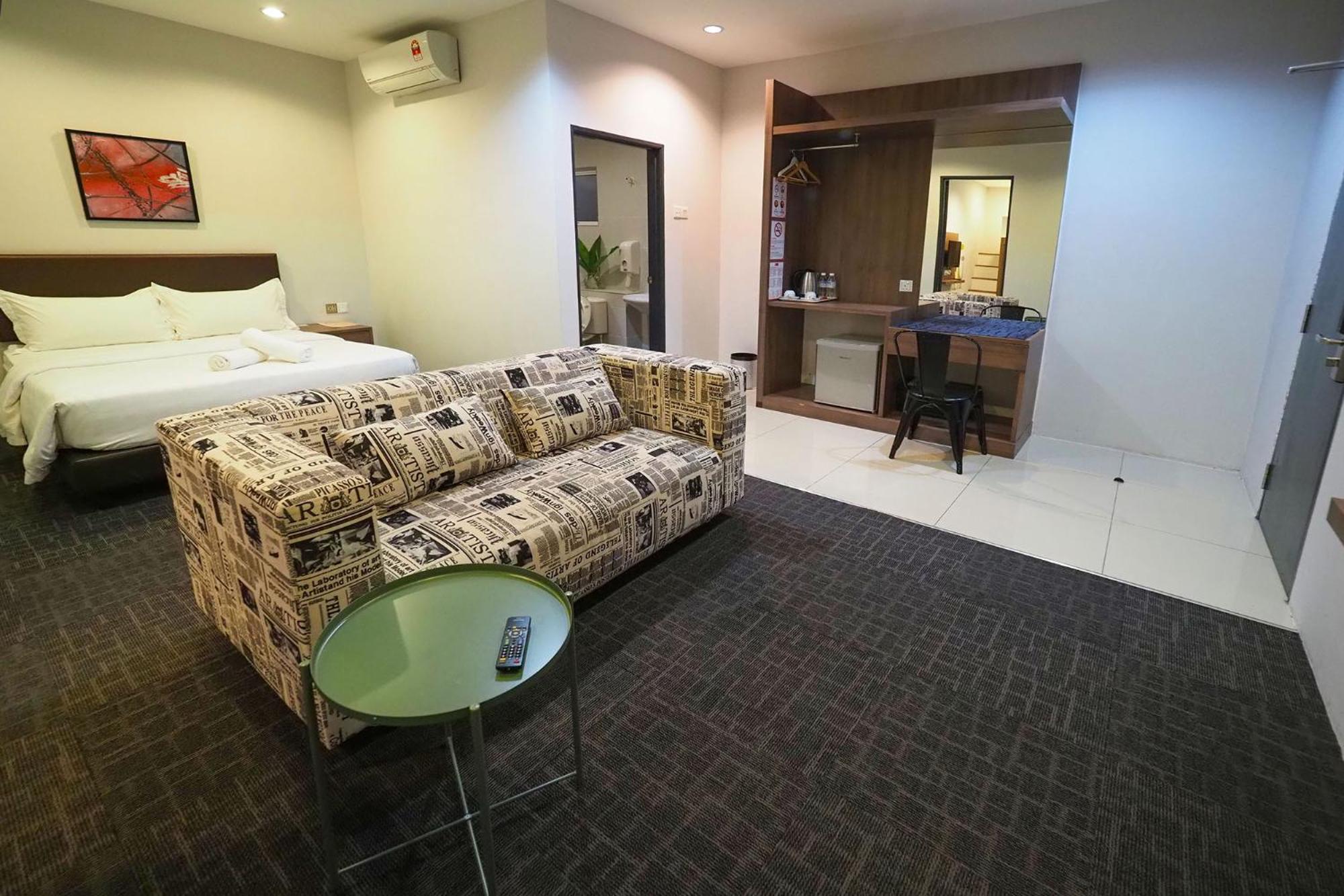 Deluxe Family Suite photo 2