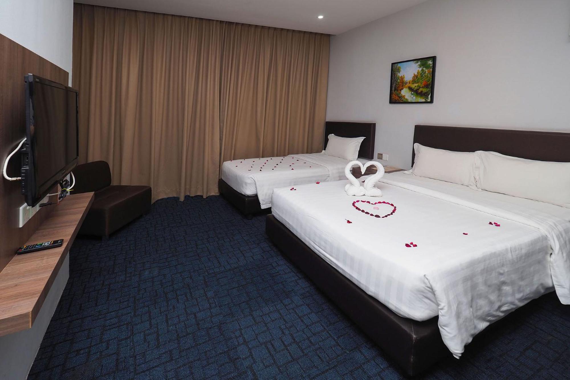 Premier Deluxe Triple Room photo 2