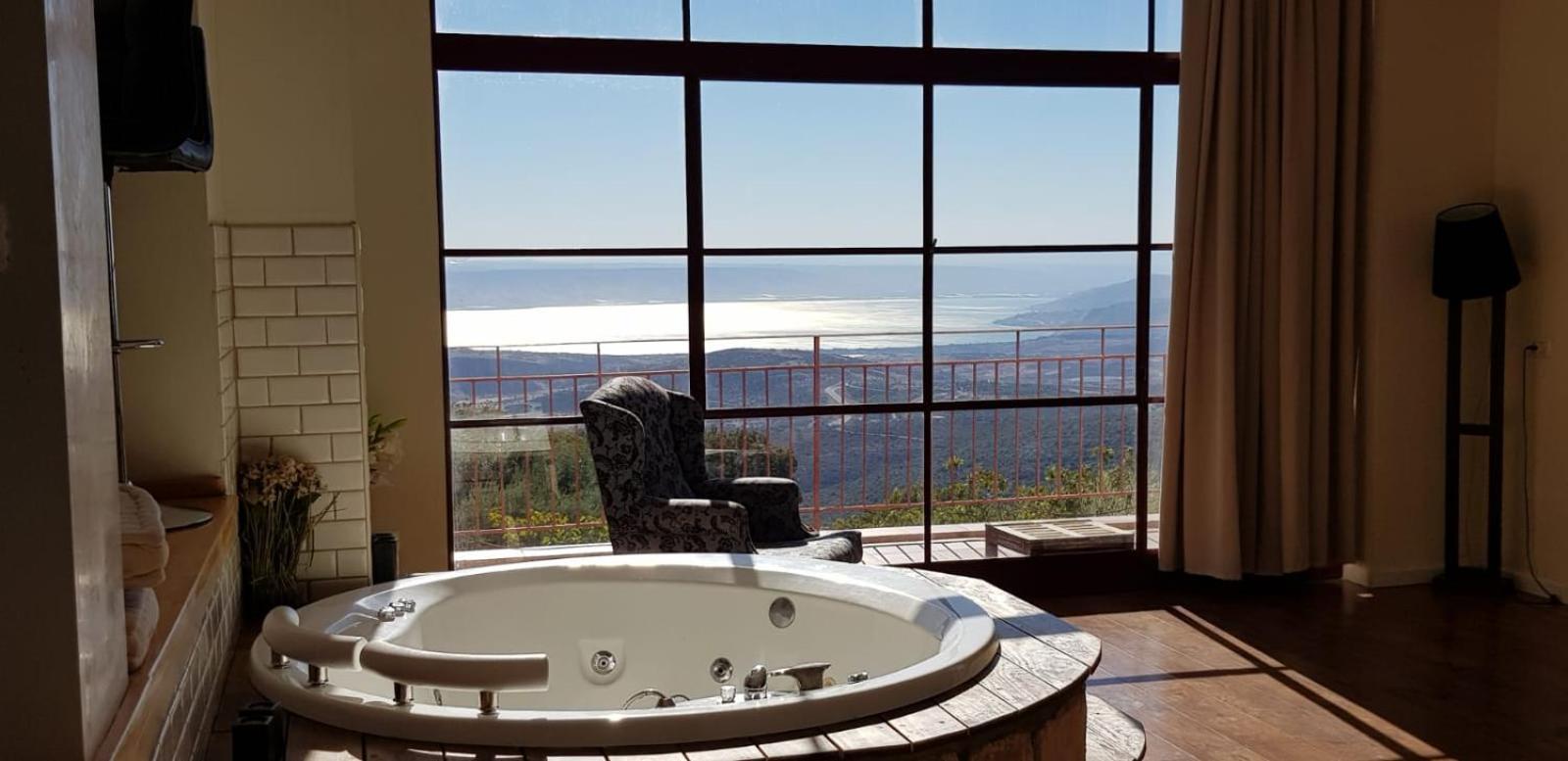 Deluxe Double Room with Balcony and Sea View photo 2