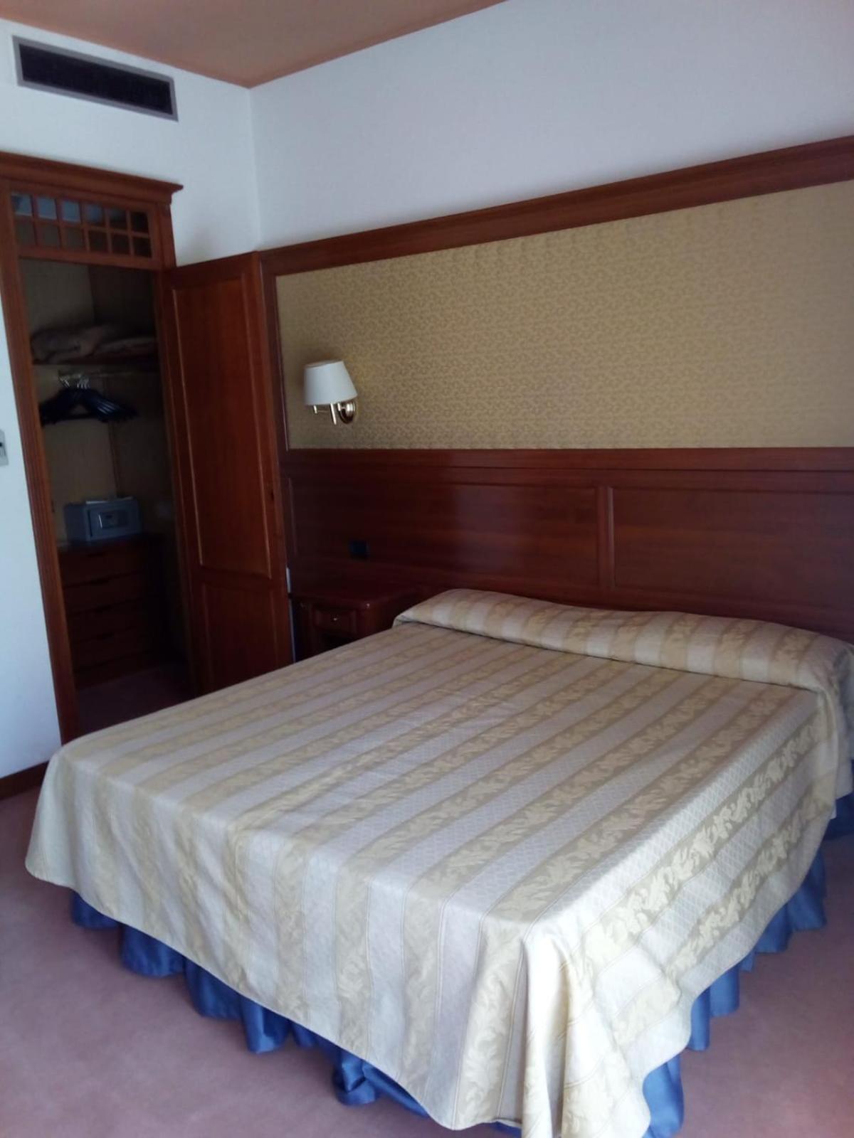Double or Twin Room - Photo 3