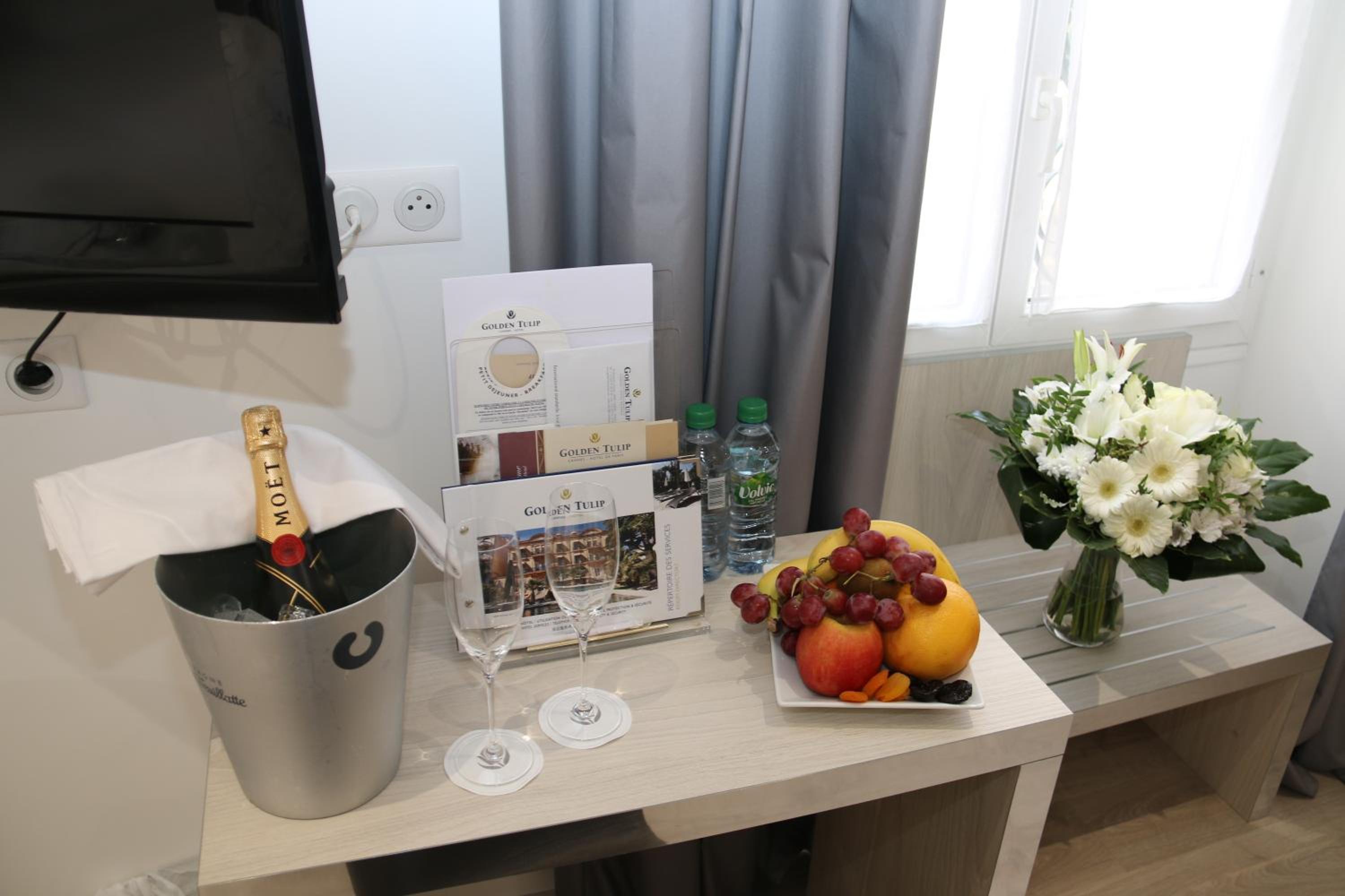 Suite - Photo 14