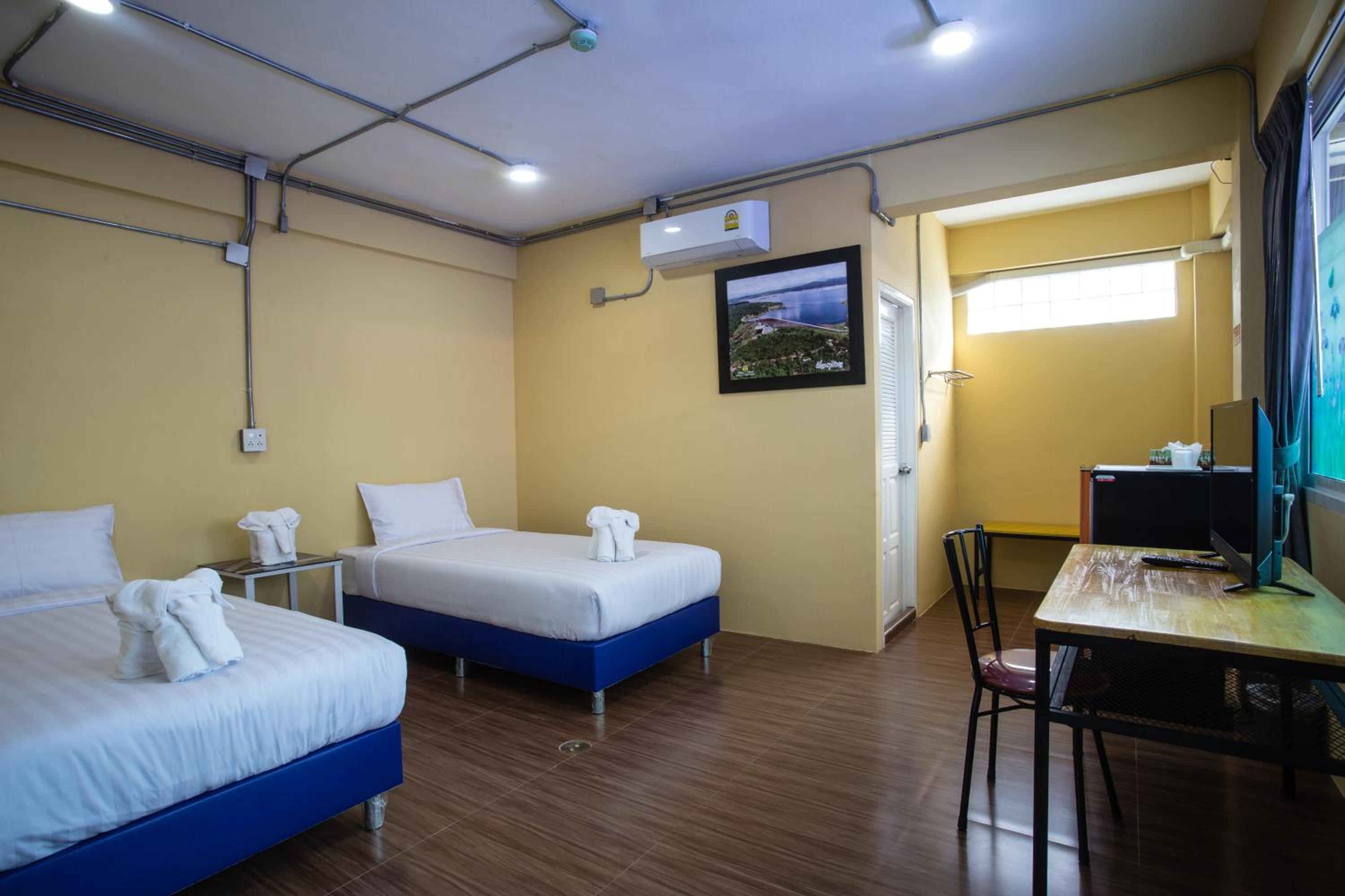 Twin Room - Photo 3