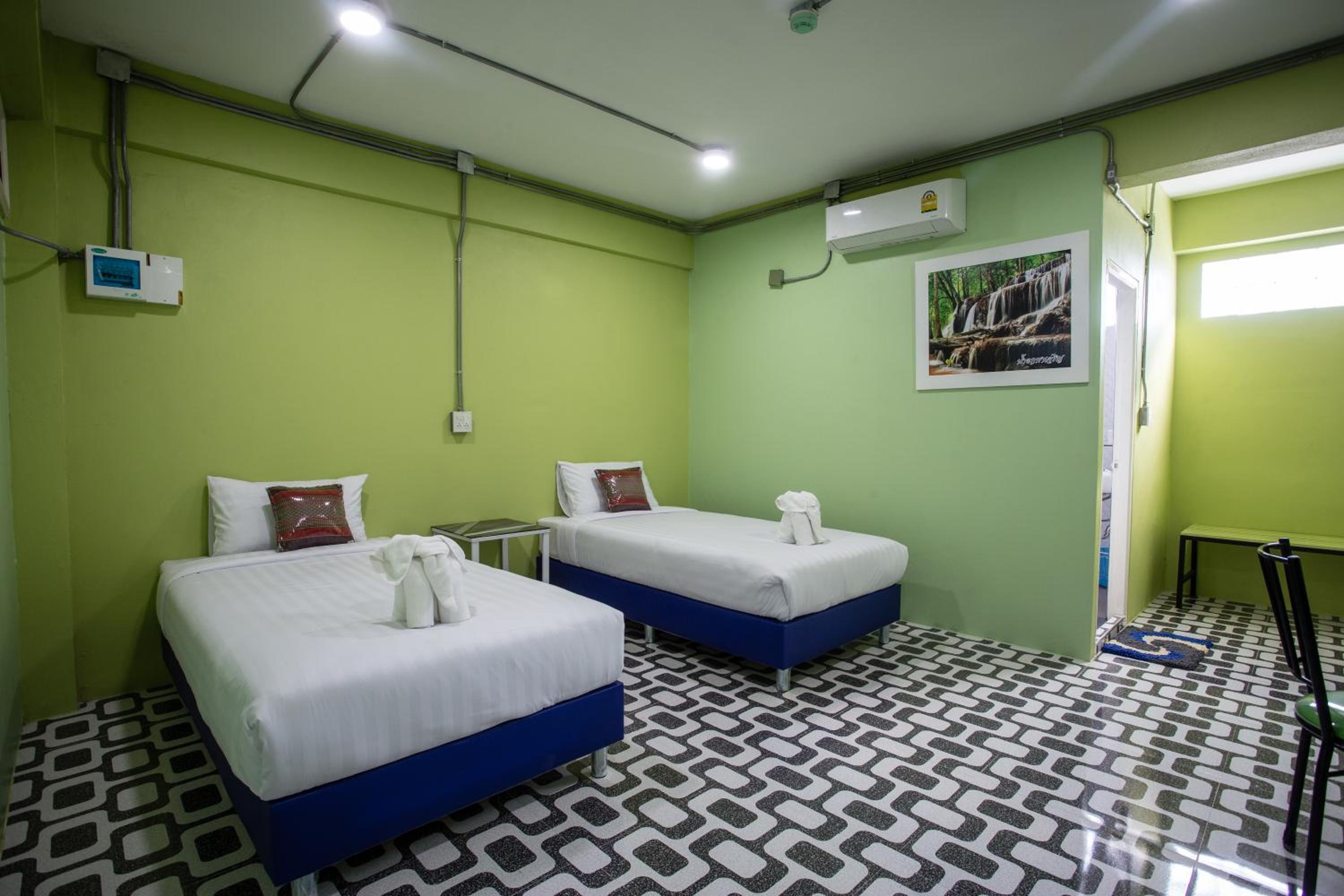 Twin Room - Photo 4