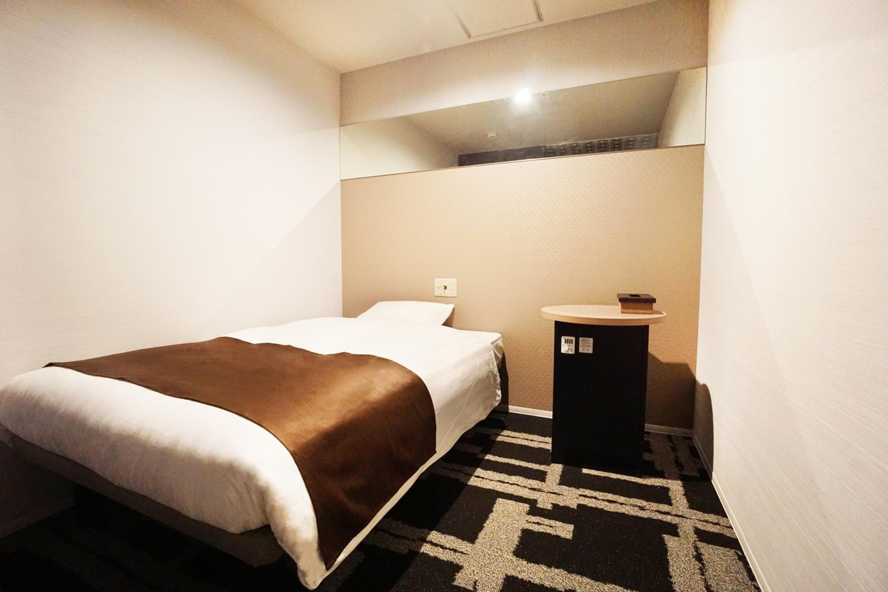 Capsule Room for Male