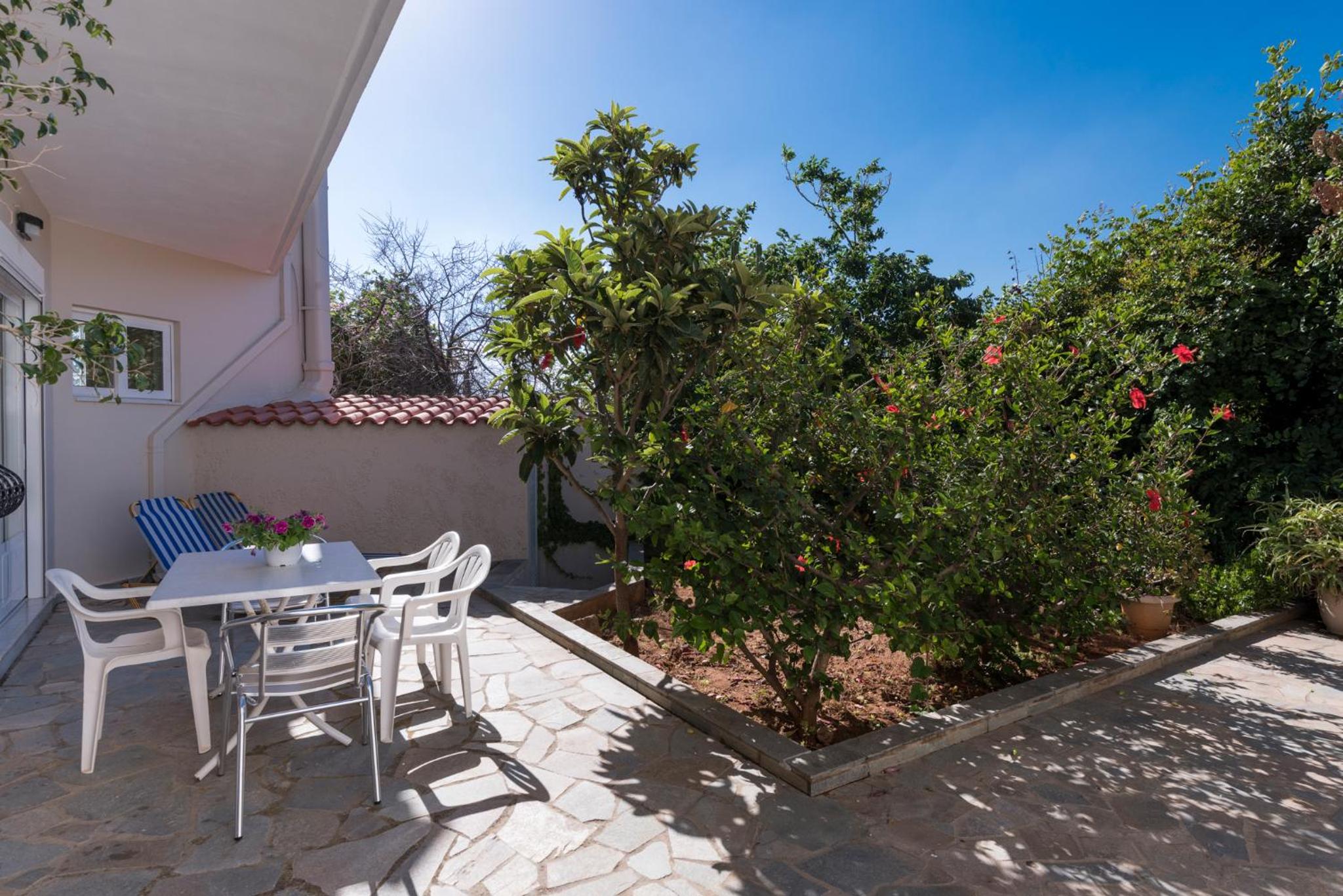 Apartment with Garden View
