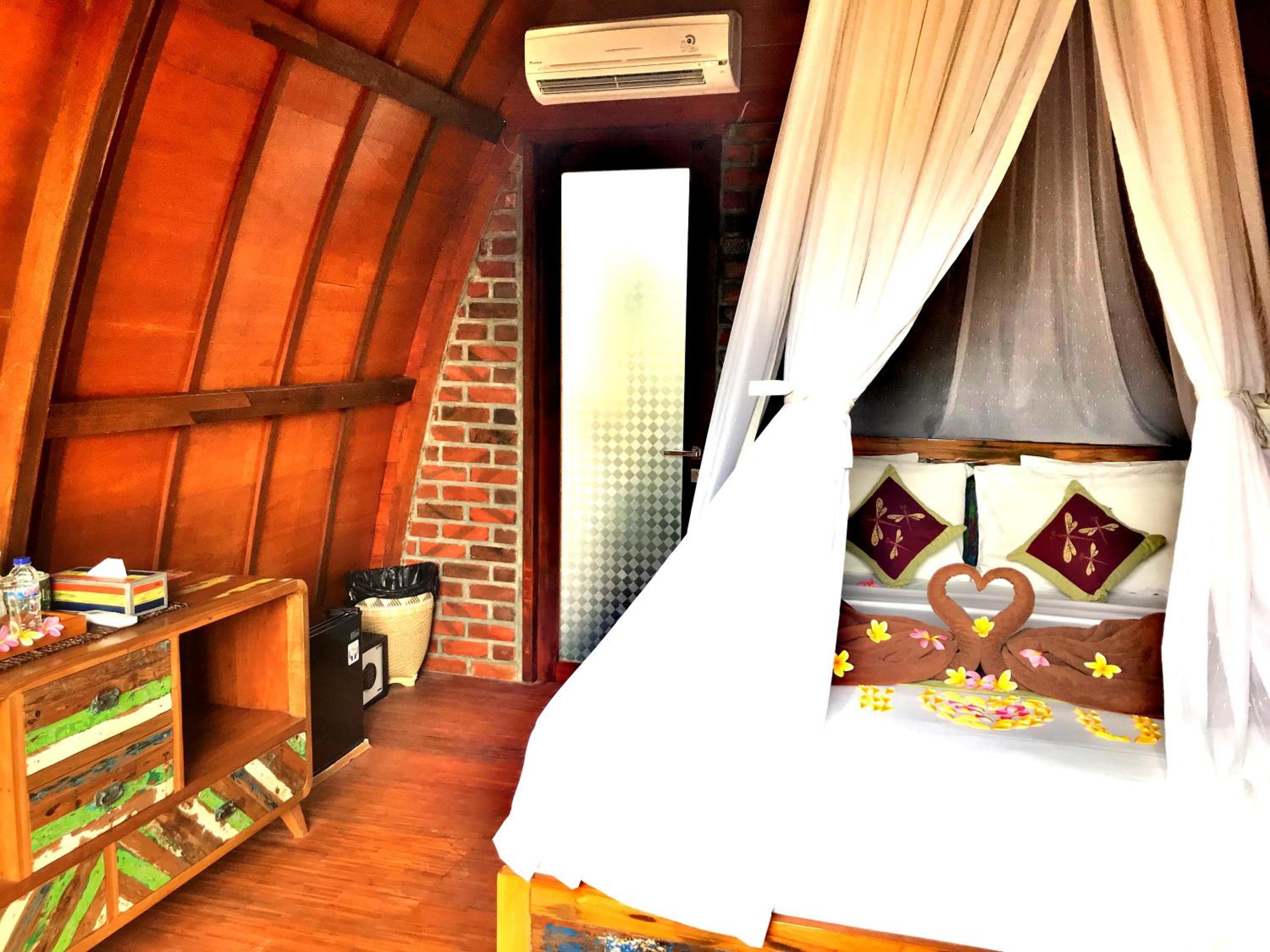 One-Bedroom Bungalow - Photo 7