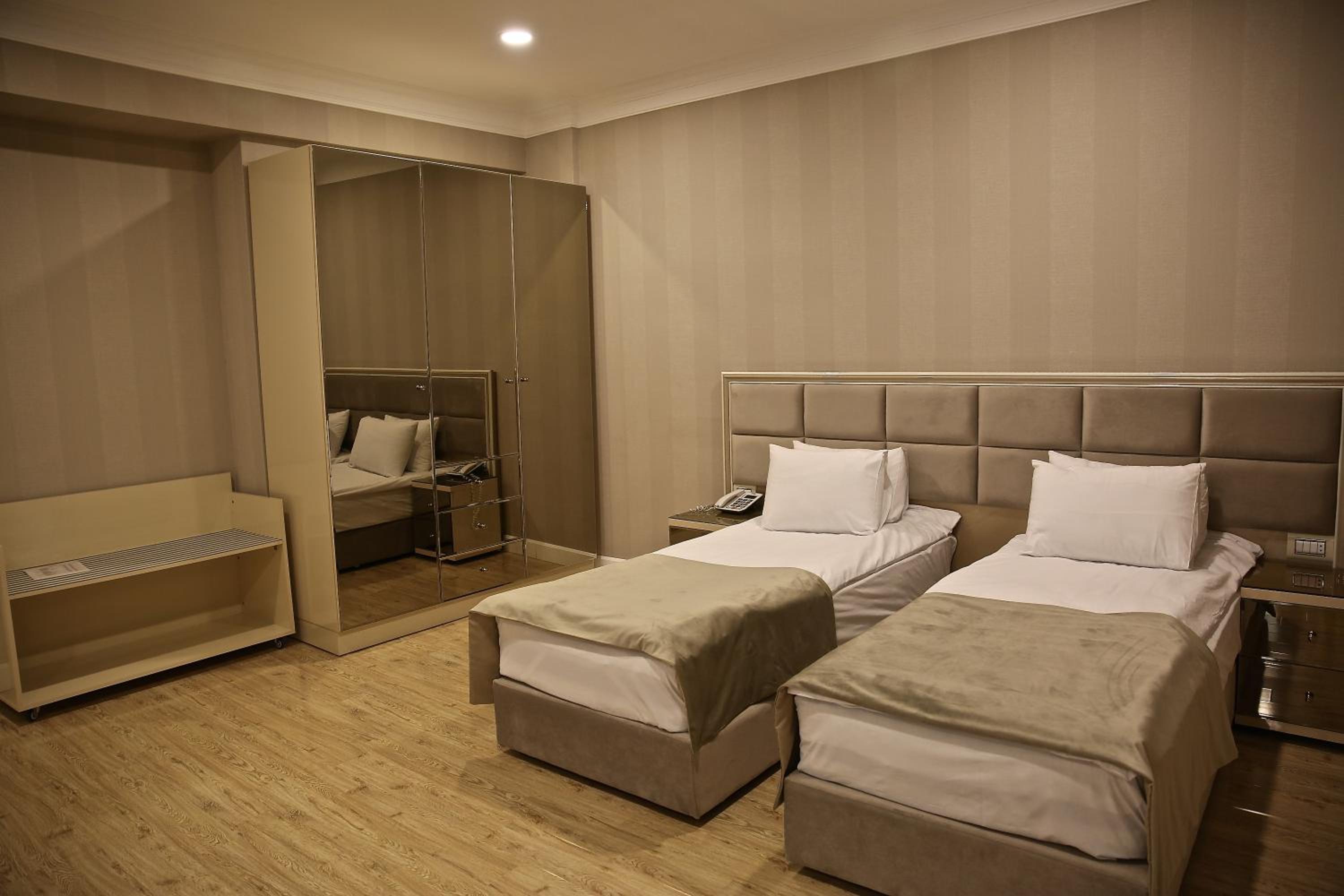 Large Twin Room photo 1