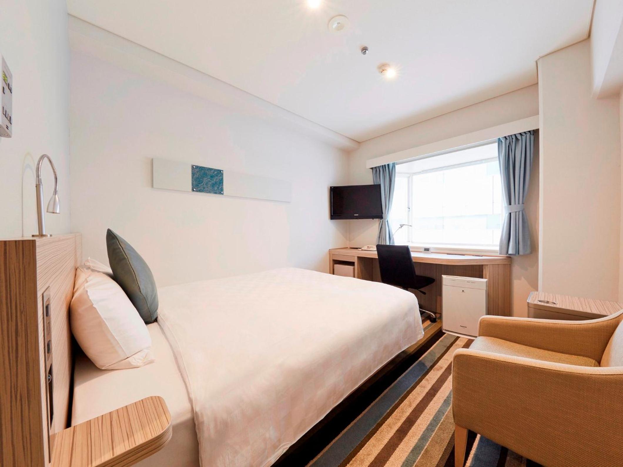 Small Double Room with Lounge Access ＆ Complimentary Light Breakfast - Non-Smoking