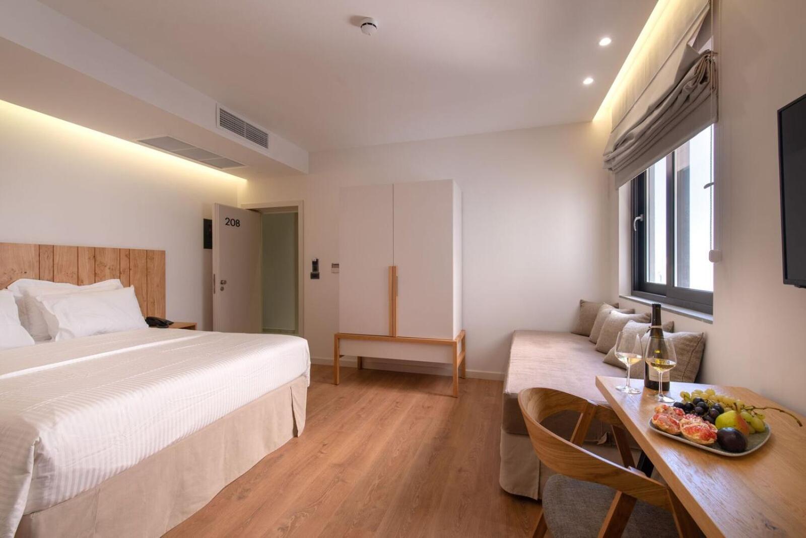 Triple Room with Window