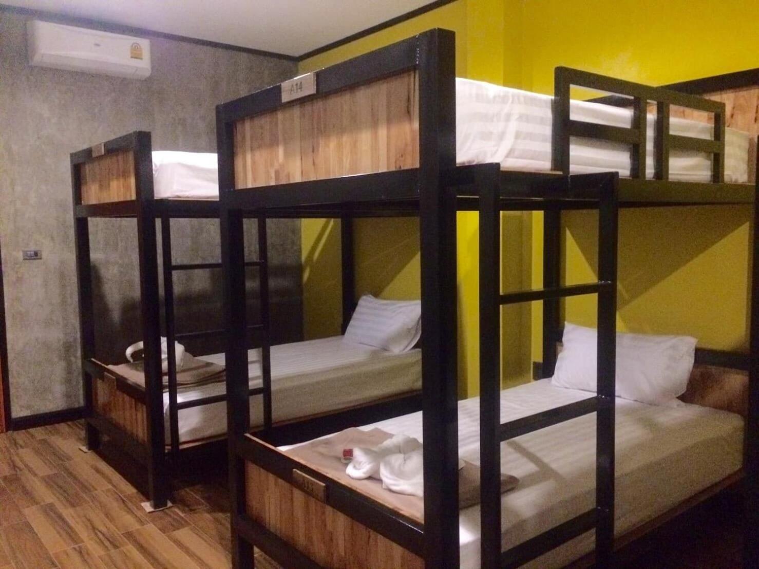 Bed in 6-Bed Mixed Dormitory Room photo 2