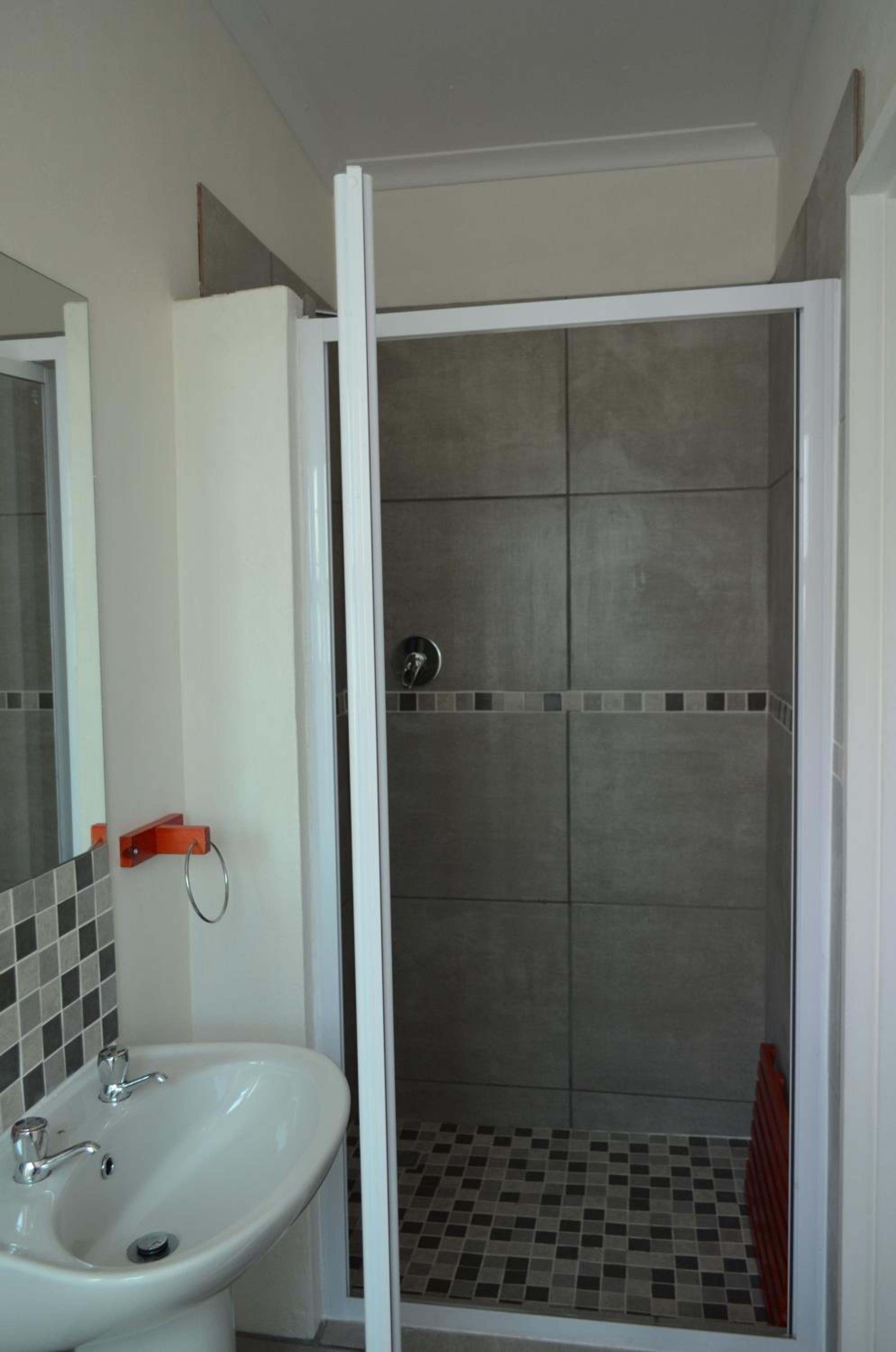 Family Room with Private Bathroom - Photo 9