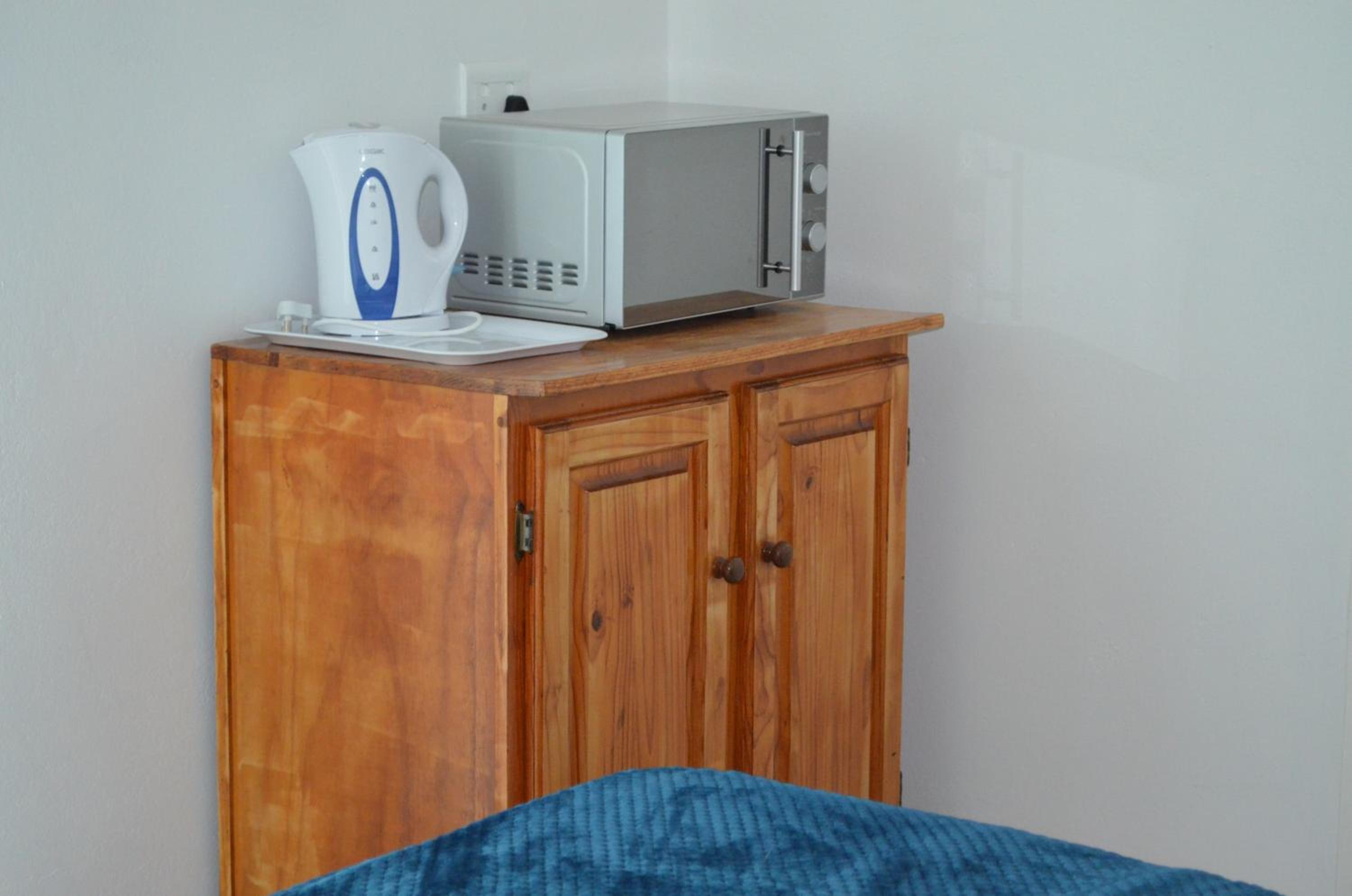 Family Room with Private Bathroom - Photo 8