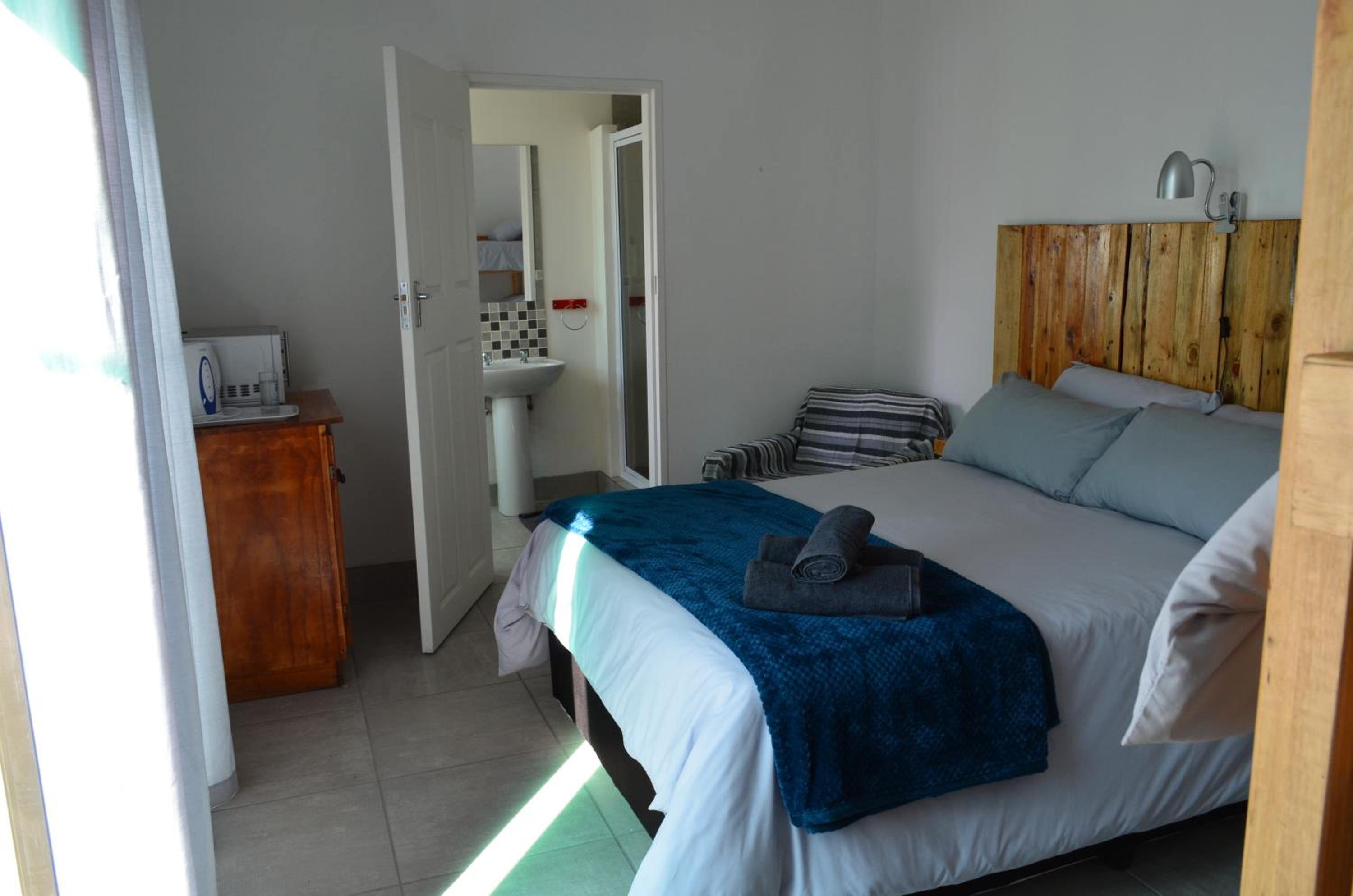 Family Room with Private Bathroom - Photo 2