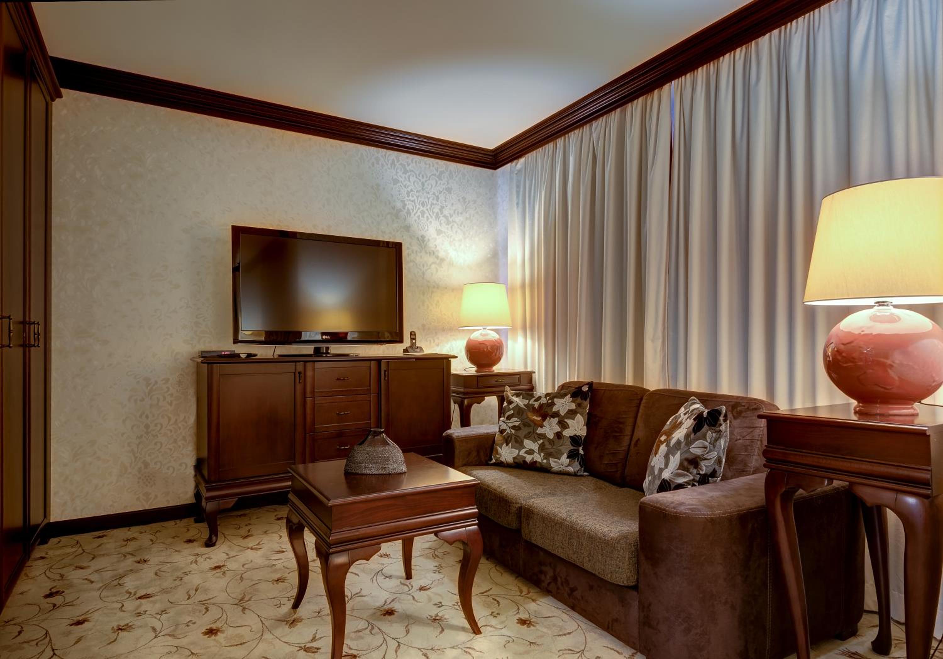 Deluxe Double Room with Balcony photo 3