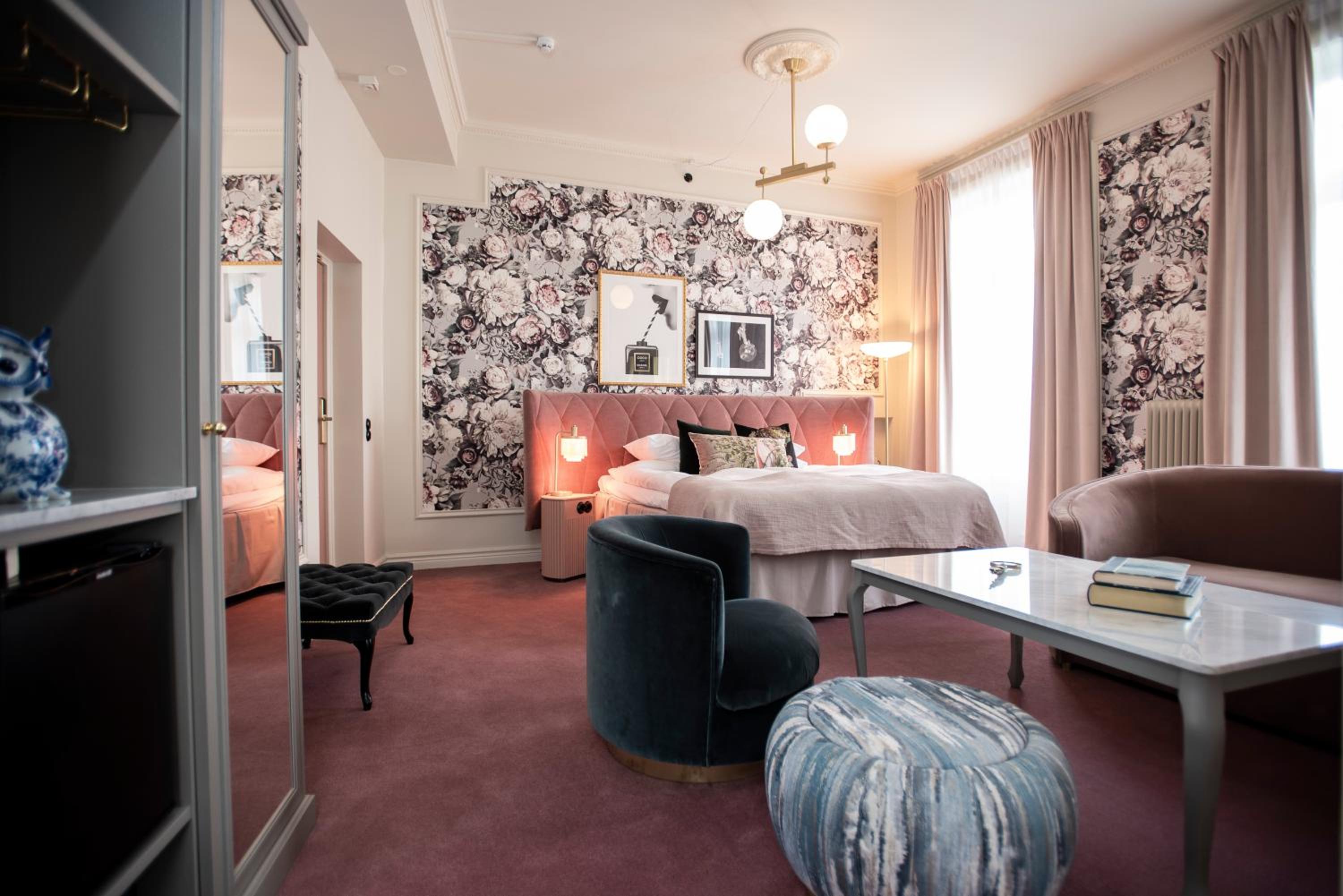 Junior King Suite - Photo 15