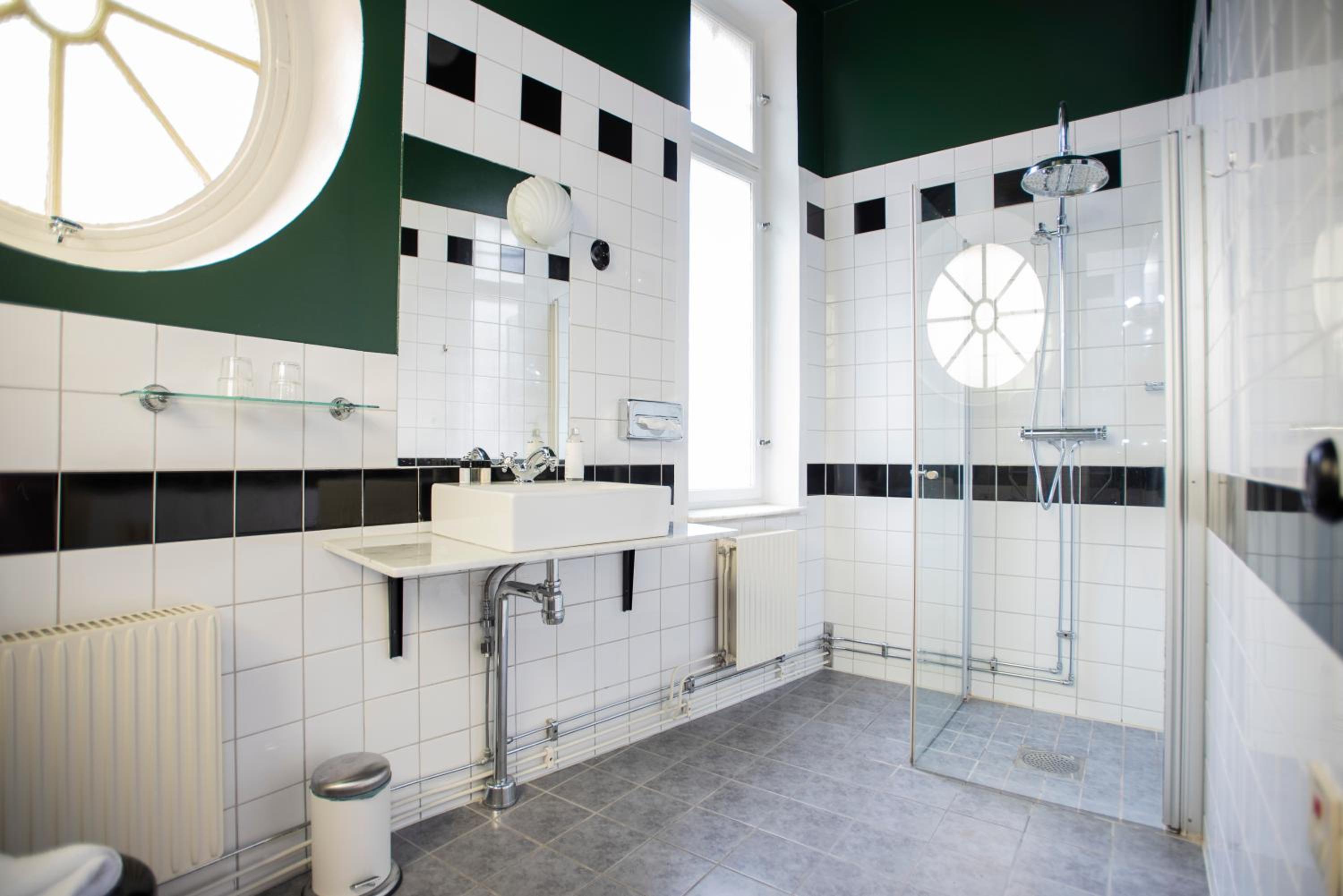 Junior King Suite - Photo 10