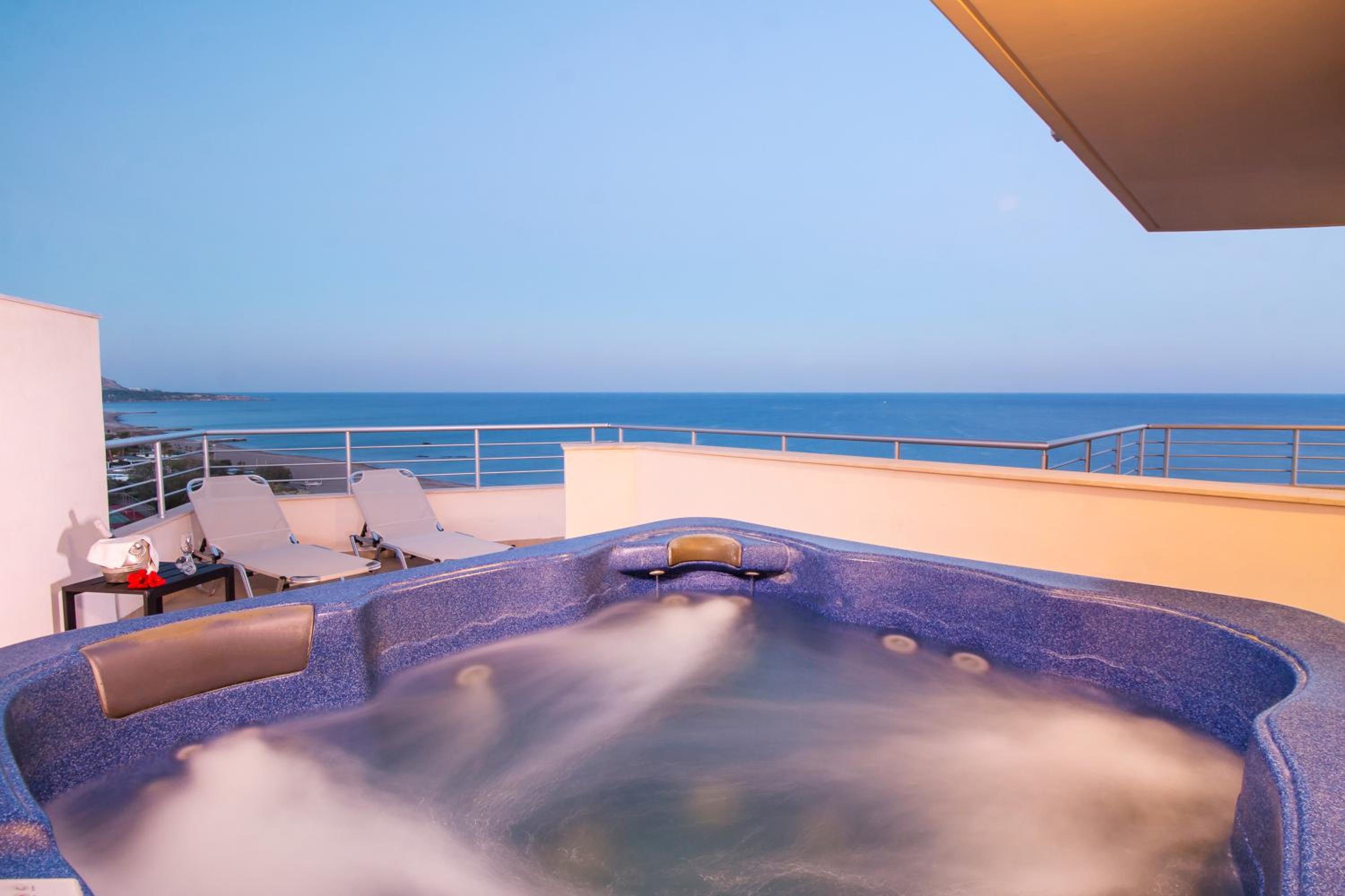 Panoramic Suite with Sea view & Outdoor Jet-bath - Photo 4
