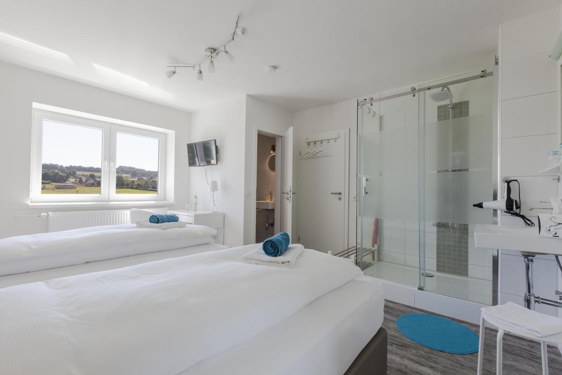 Double or Twin Room with Bathroom - main building photo 1