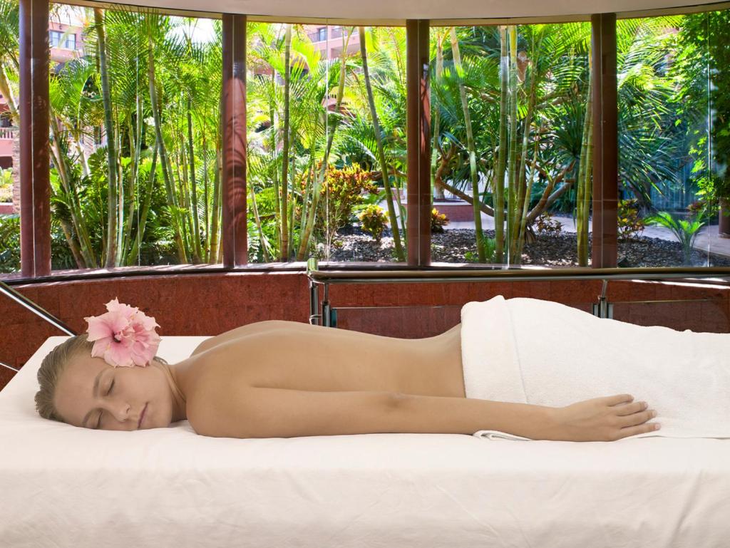 Superior Double Room with Spa Access thumbnail 6