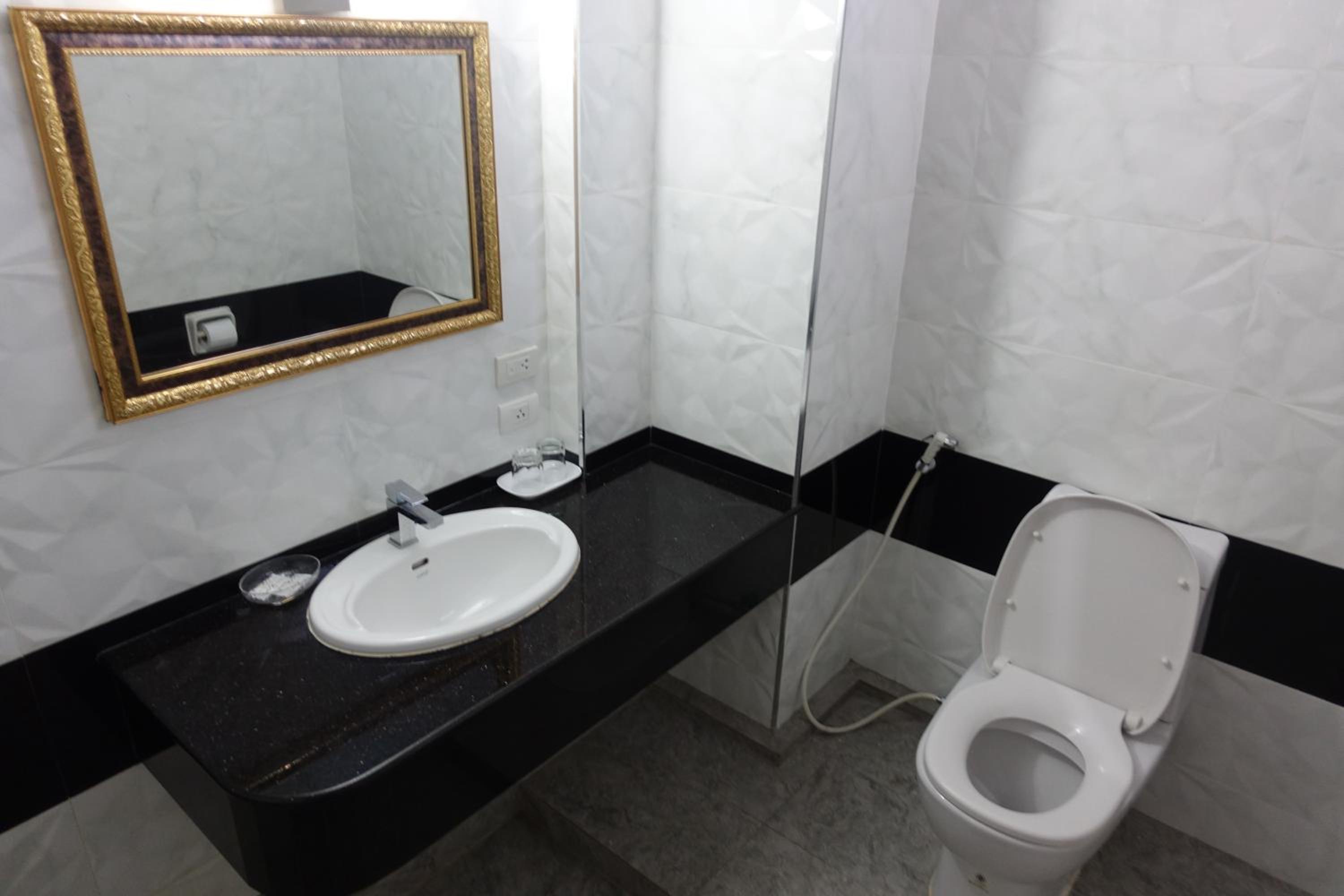 Deluxe Double Room - Photo 10