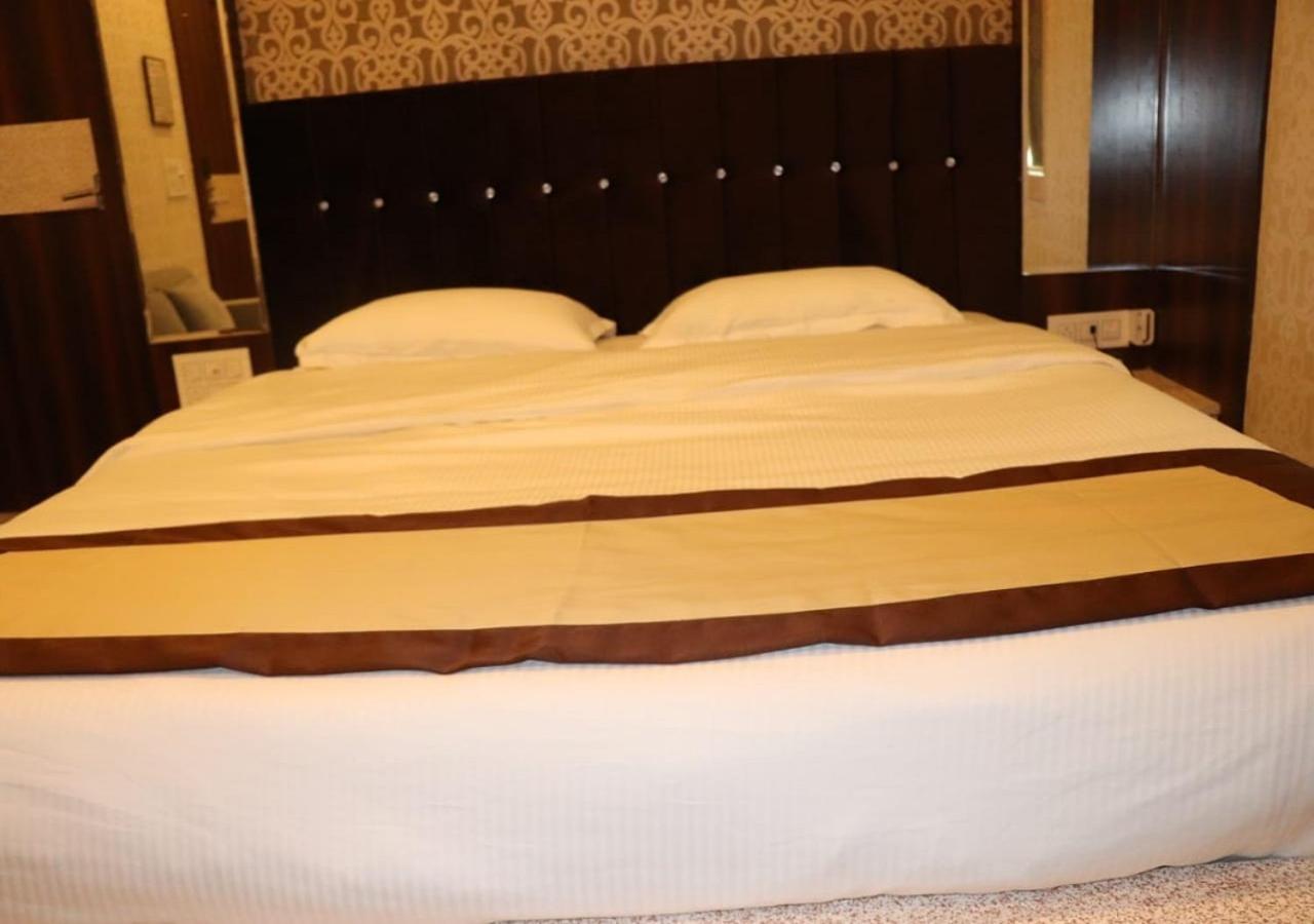 Standard Double or Twin Room - Photo 5