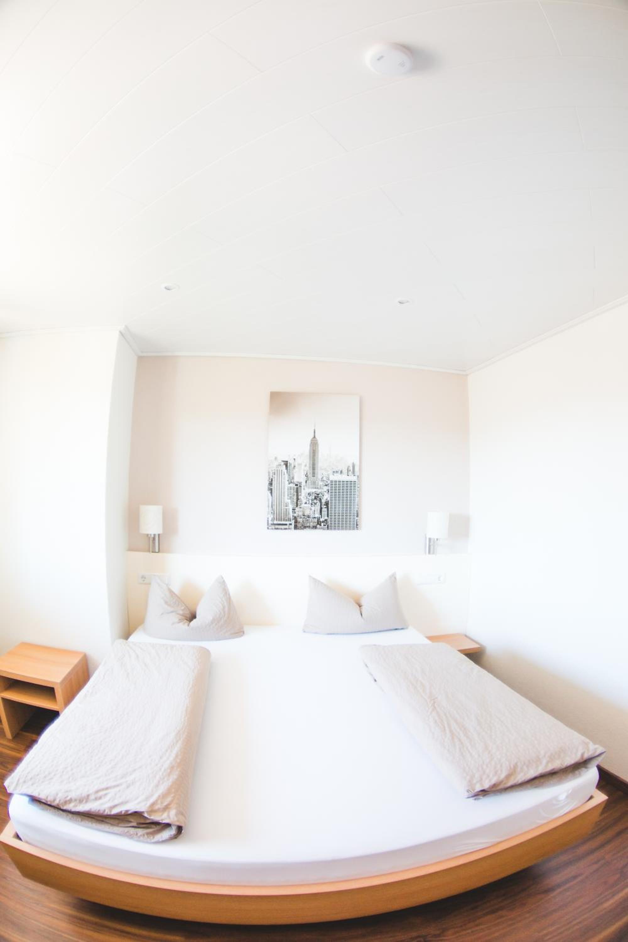 Double Room with Private Bathroom - Photo 2