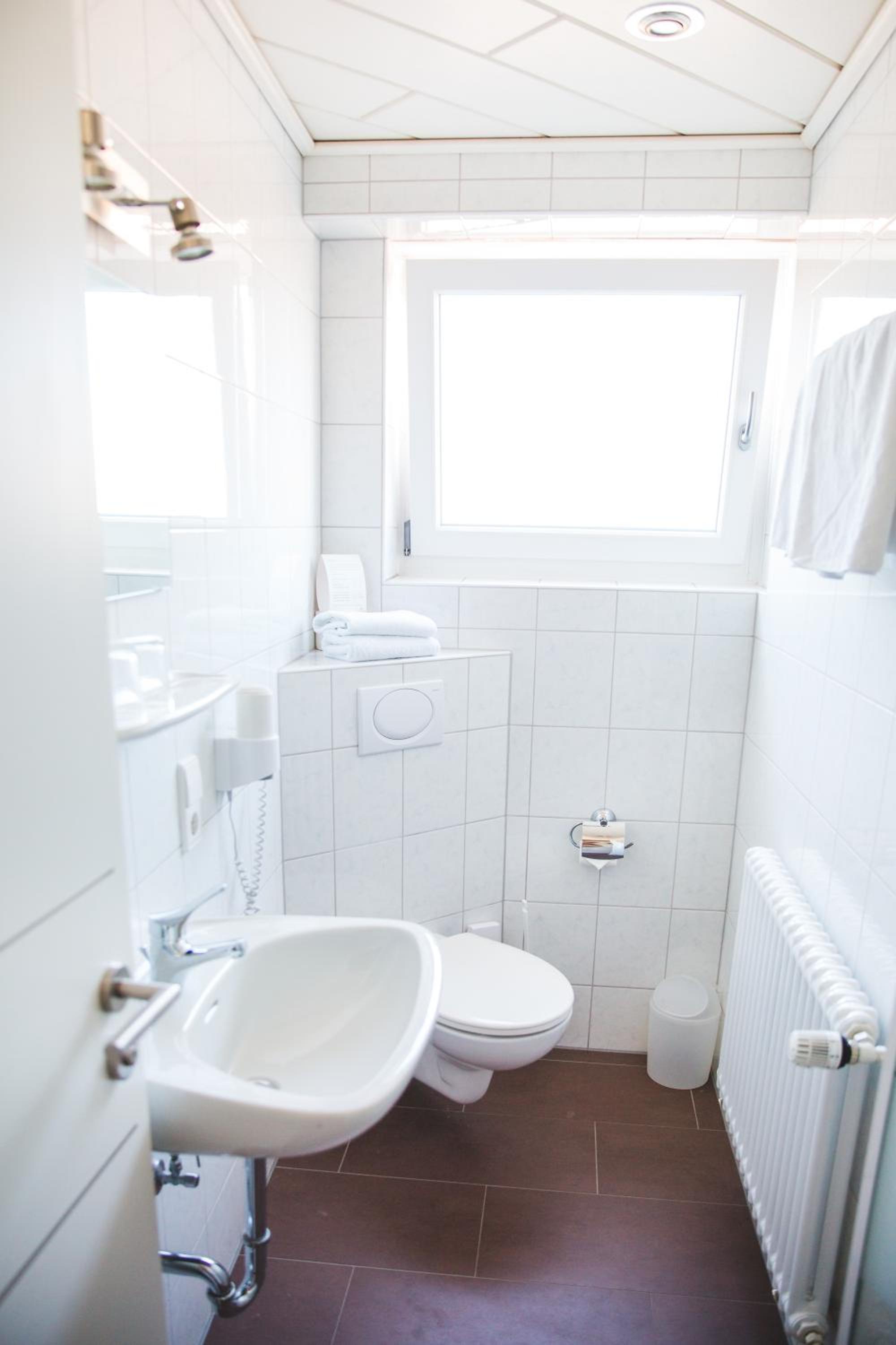 Double Room with Private Bathroom - Photo 3