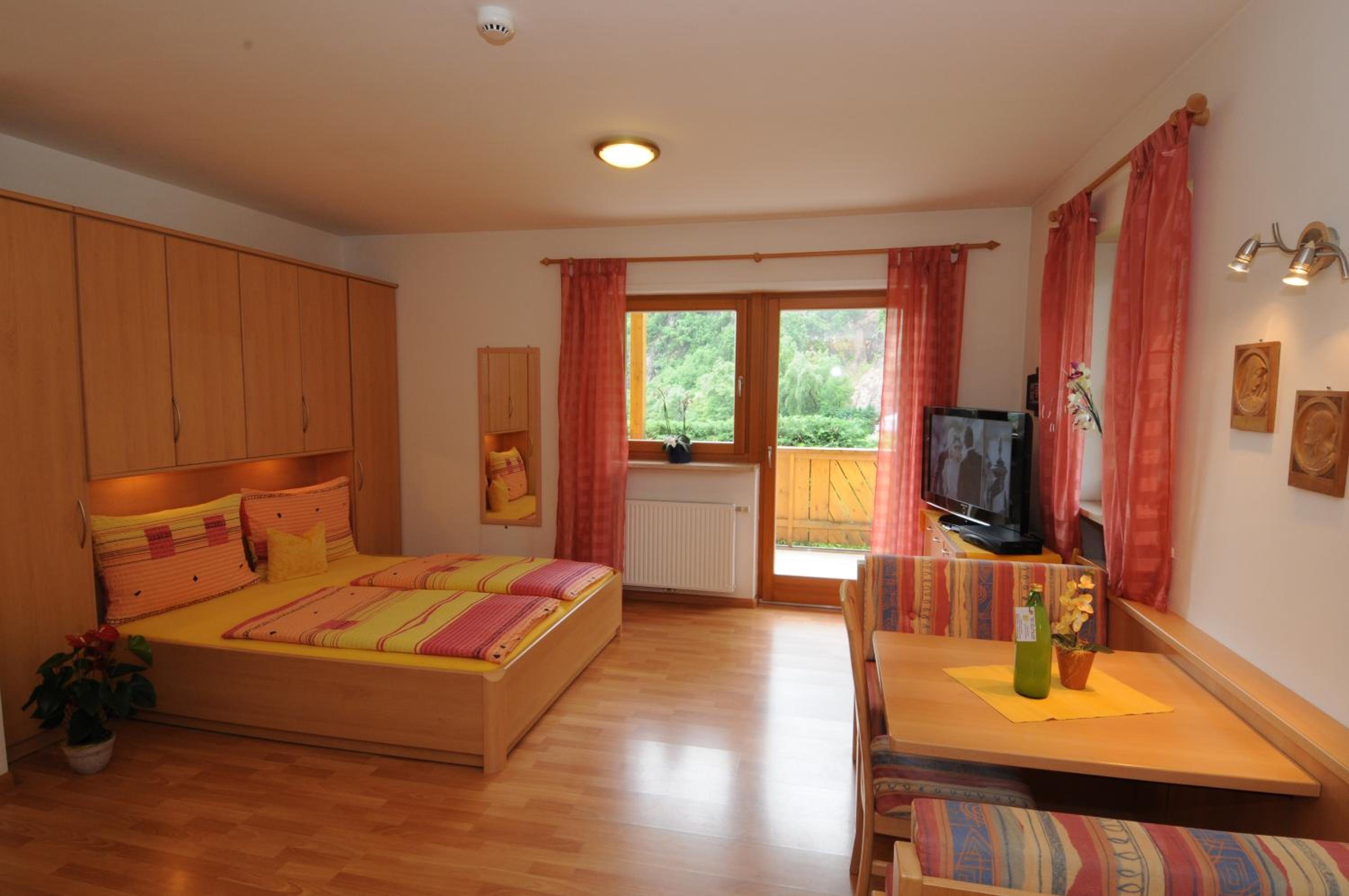 Apartment with Balcony photo 1