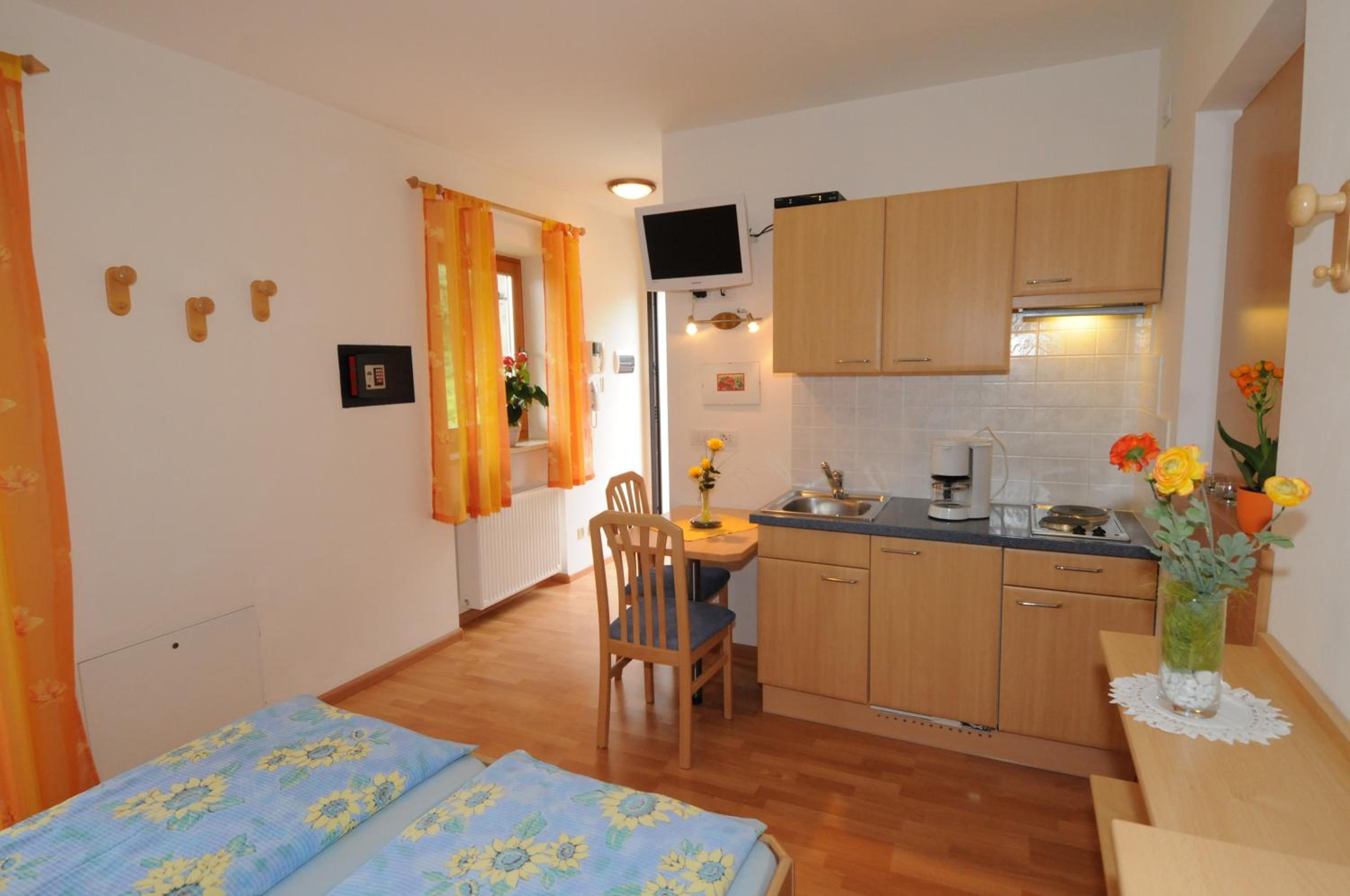 Apartment with Balcony photo 2